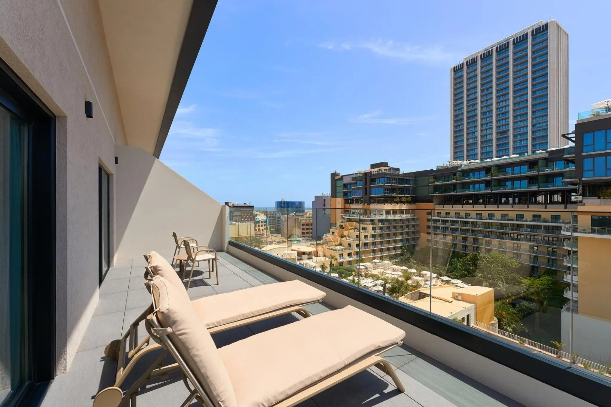 Photo of the whole room in voco Malta by IHG