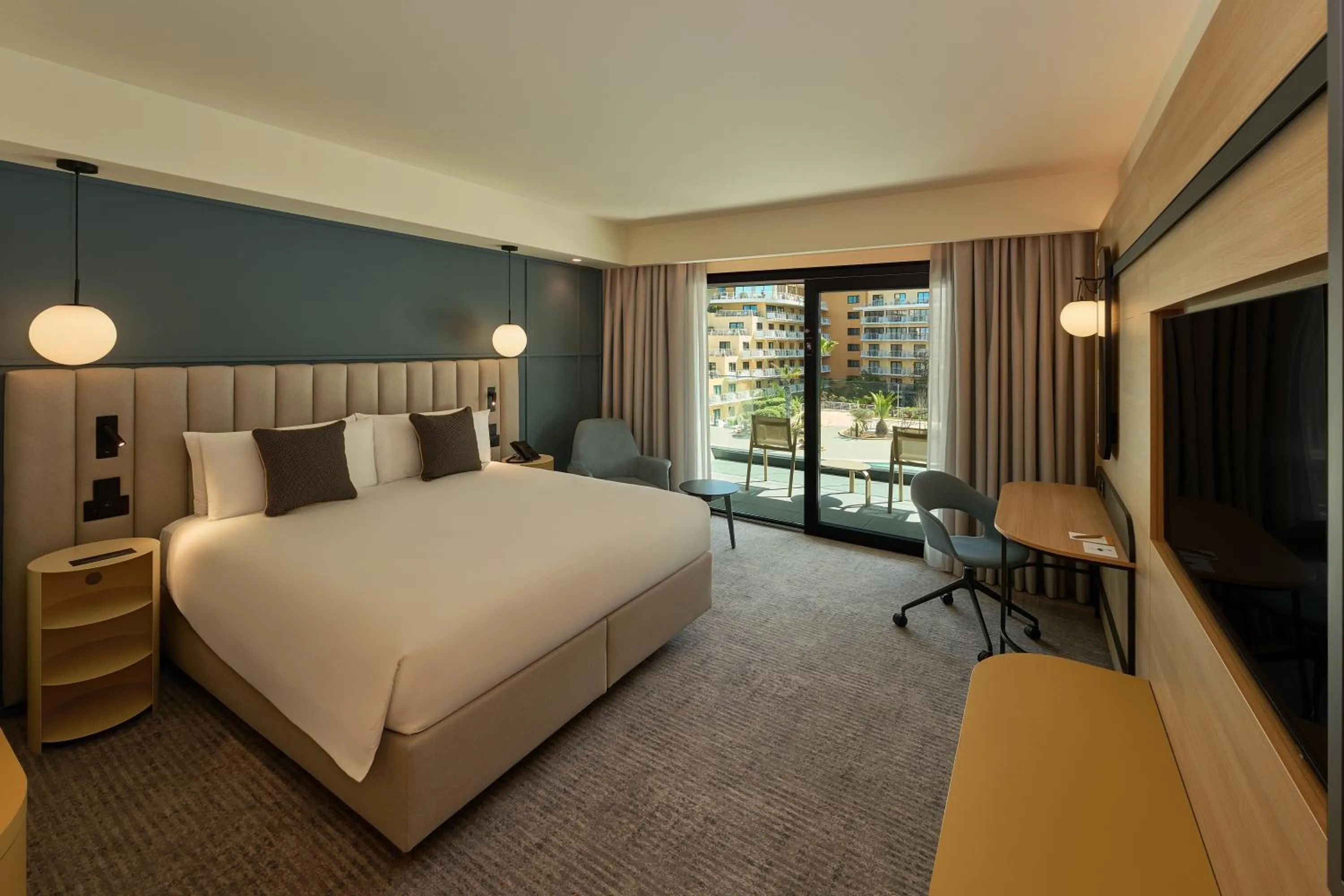 Photo of the whole room, Bed in voco Malta by IHG