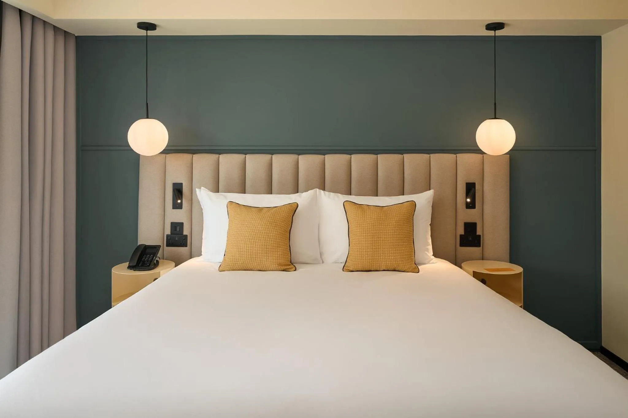 Photo of the whole room, Bed in voco Malta by IHG