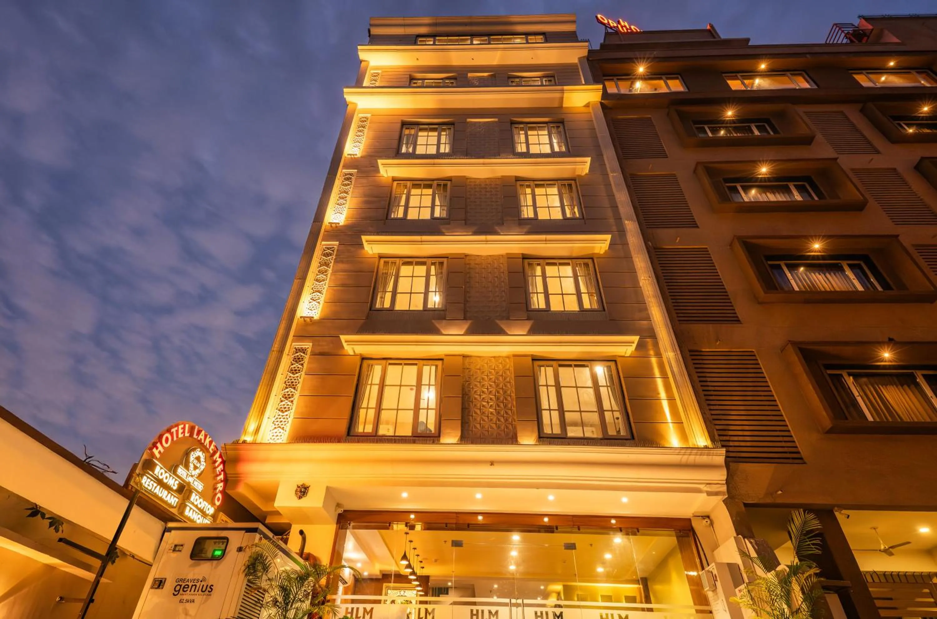Facade/entrance in Hotel Lake Metro