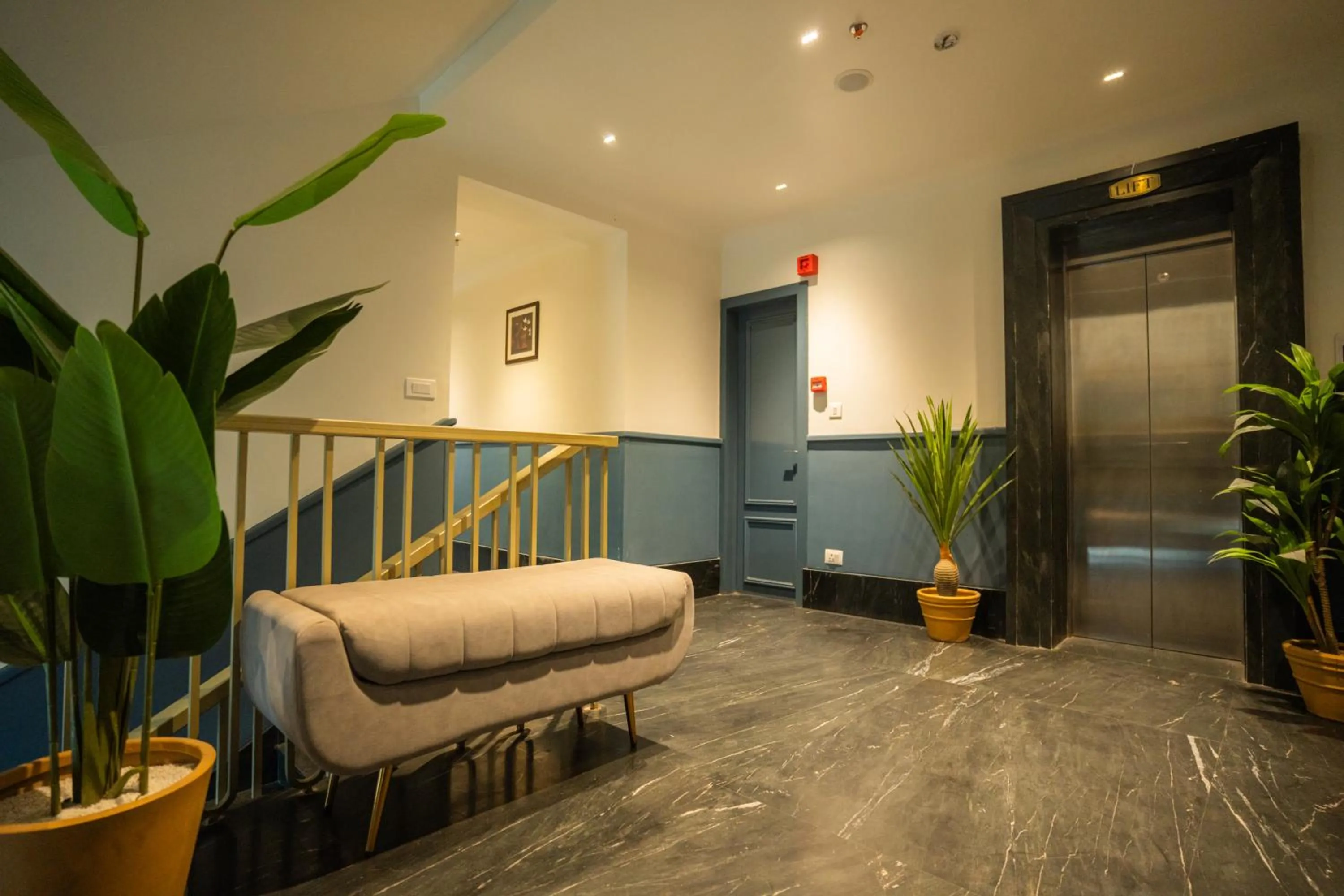 elevator in Hotel Lake Metro