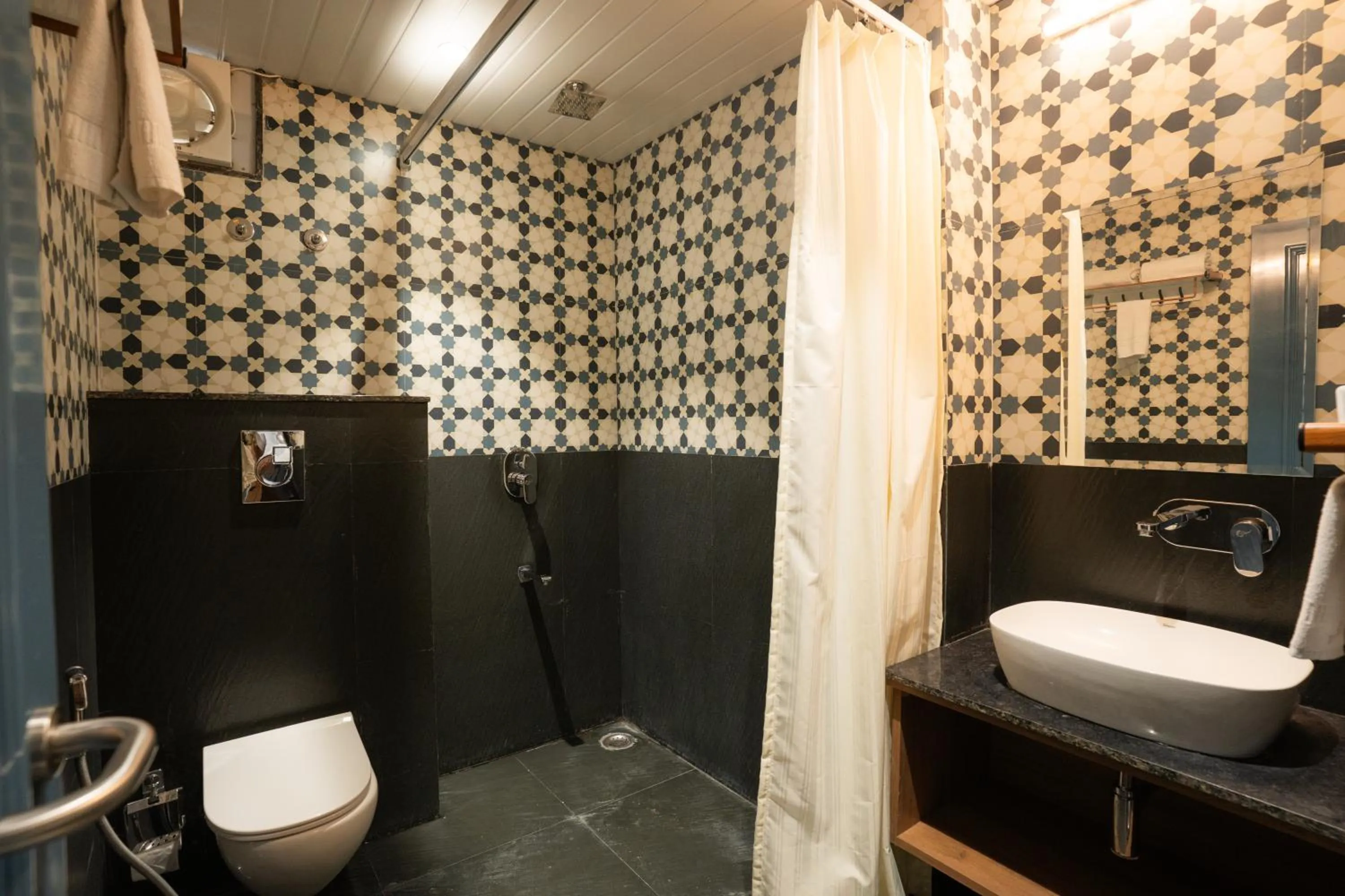 Bathroom in Hotel Lake Metro