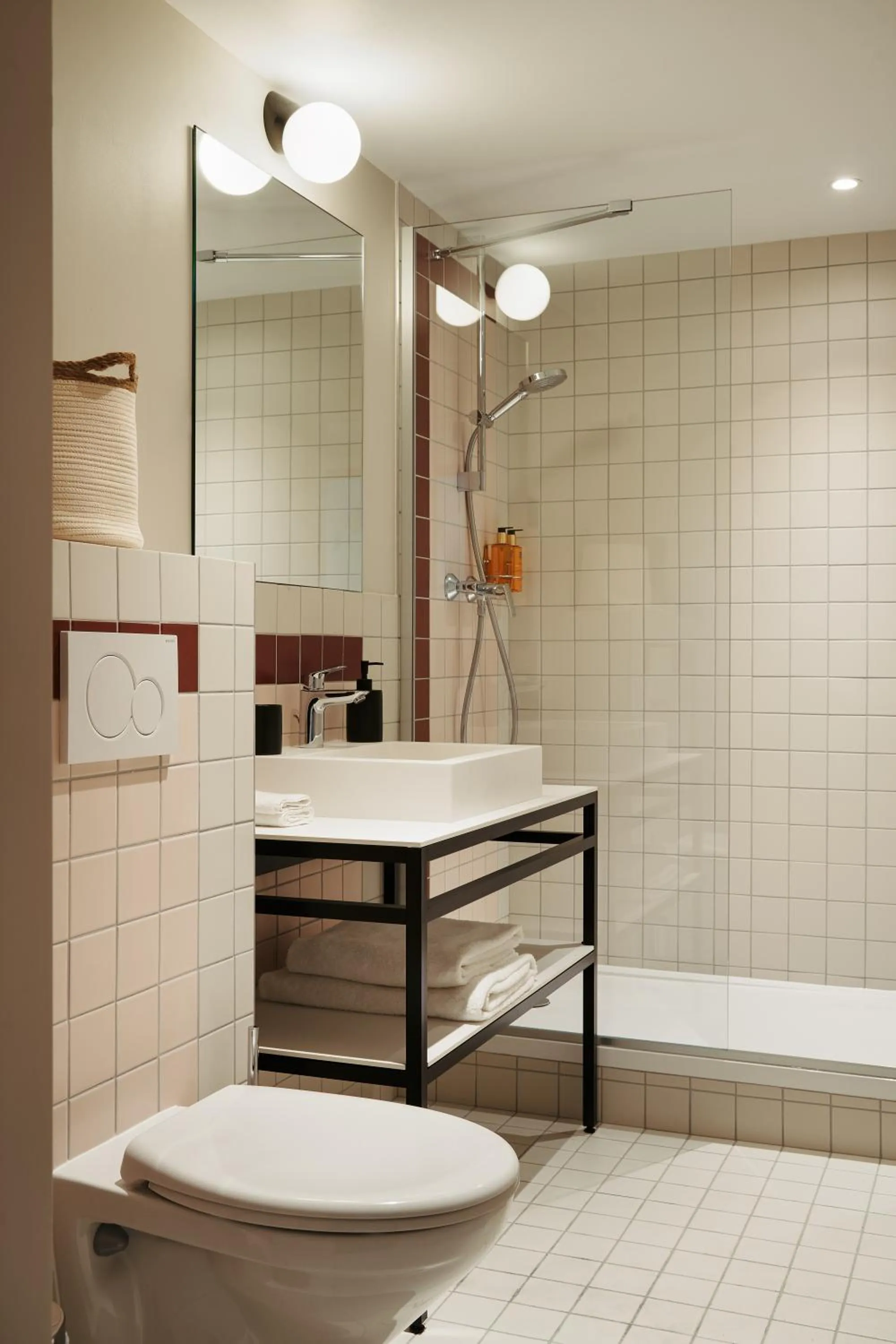Bathroom in Edgar Suites Montrouge