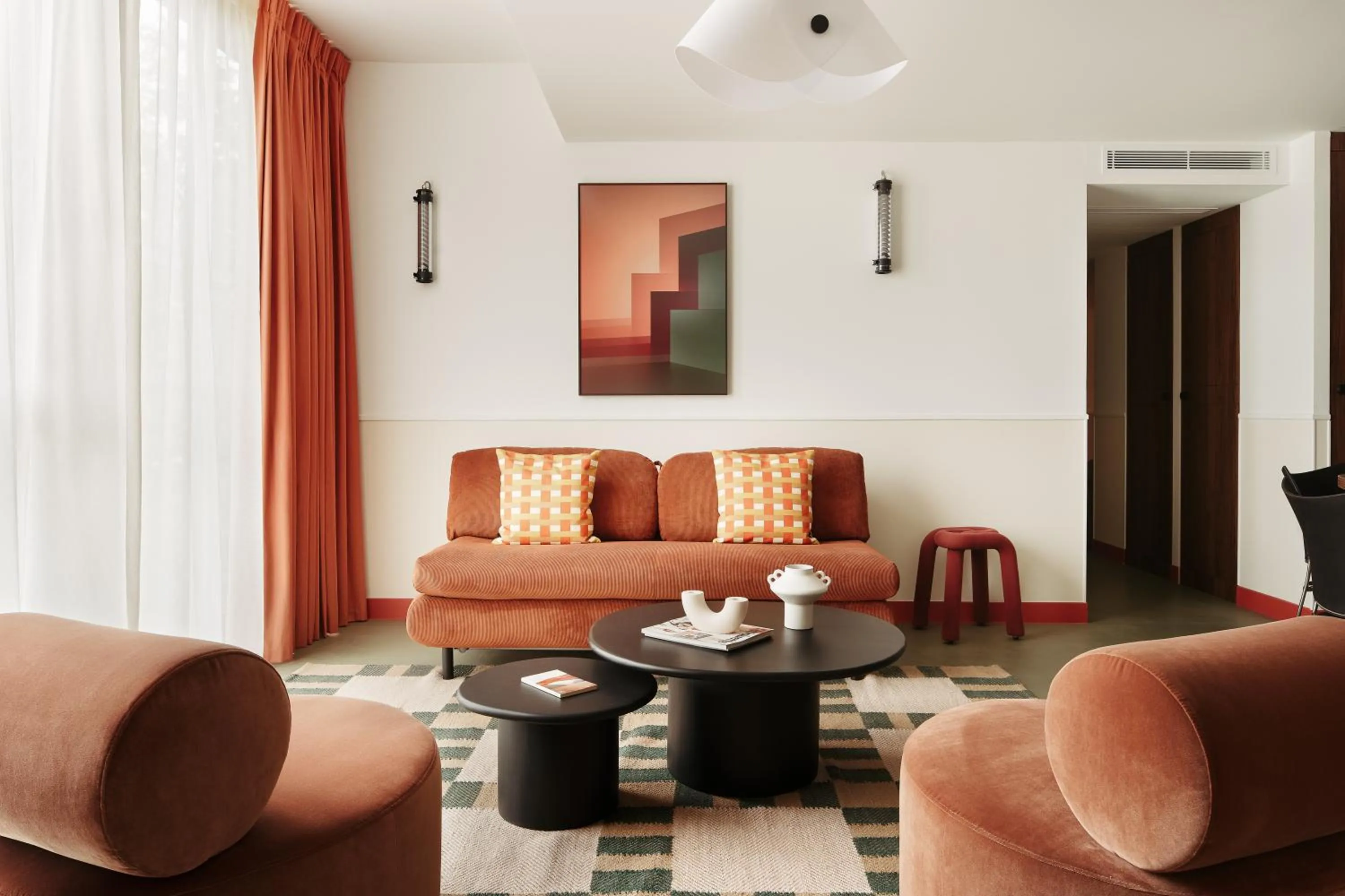 TV and multimedia in Edgar Suites Montrouge