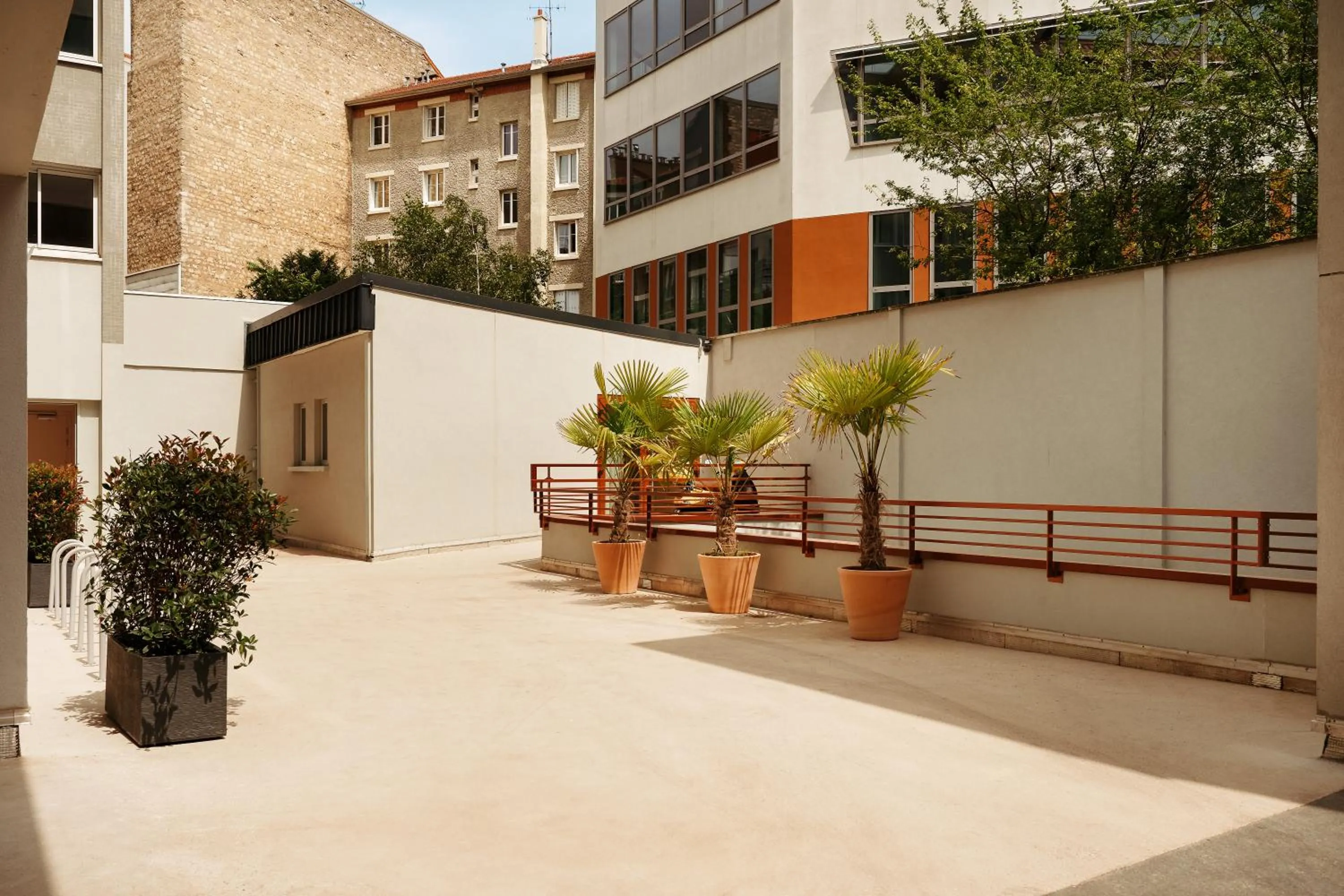 Facade/entrance in Edgar Suites Montrouge