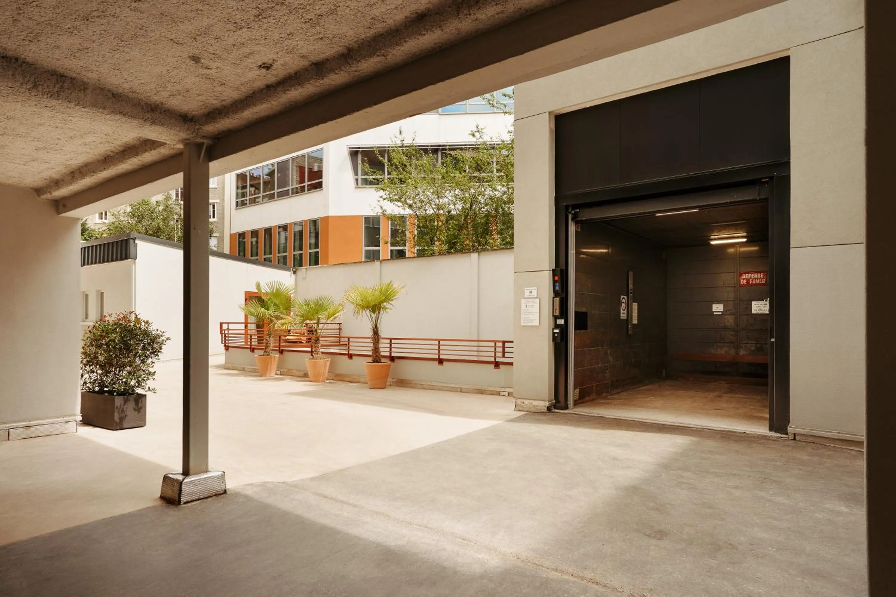 Facade/entrance in Edgar Suites Montrouge