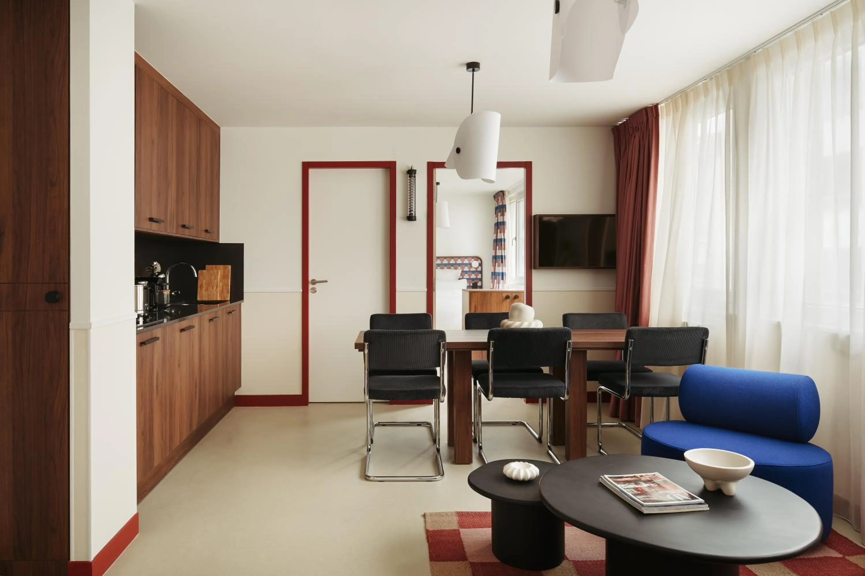 TV and multimedia in Edgar Suites Montrouge