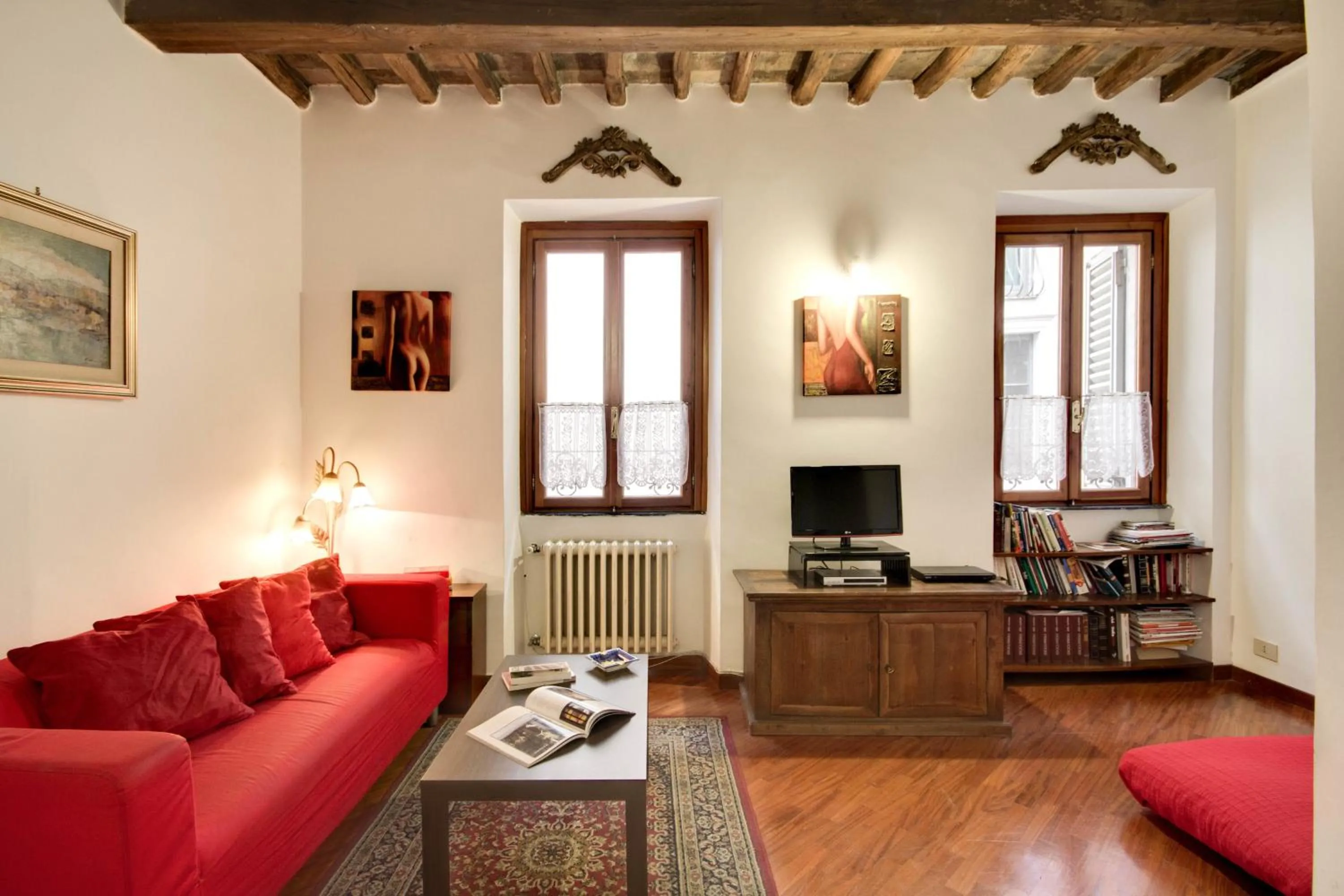 Stunning Pantheon Apartment