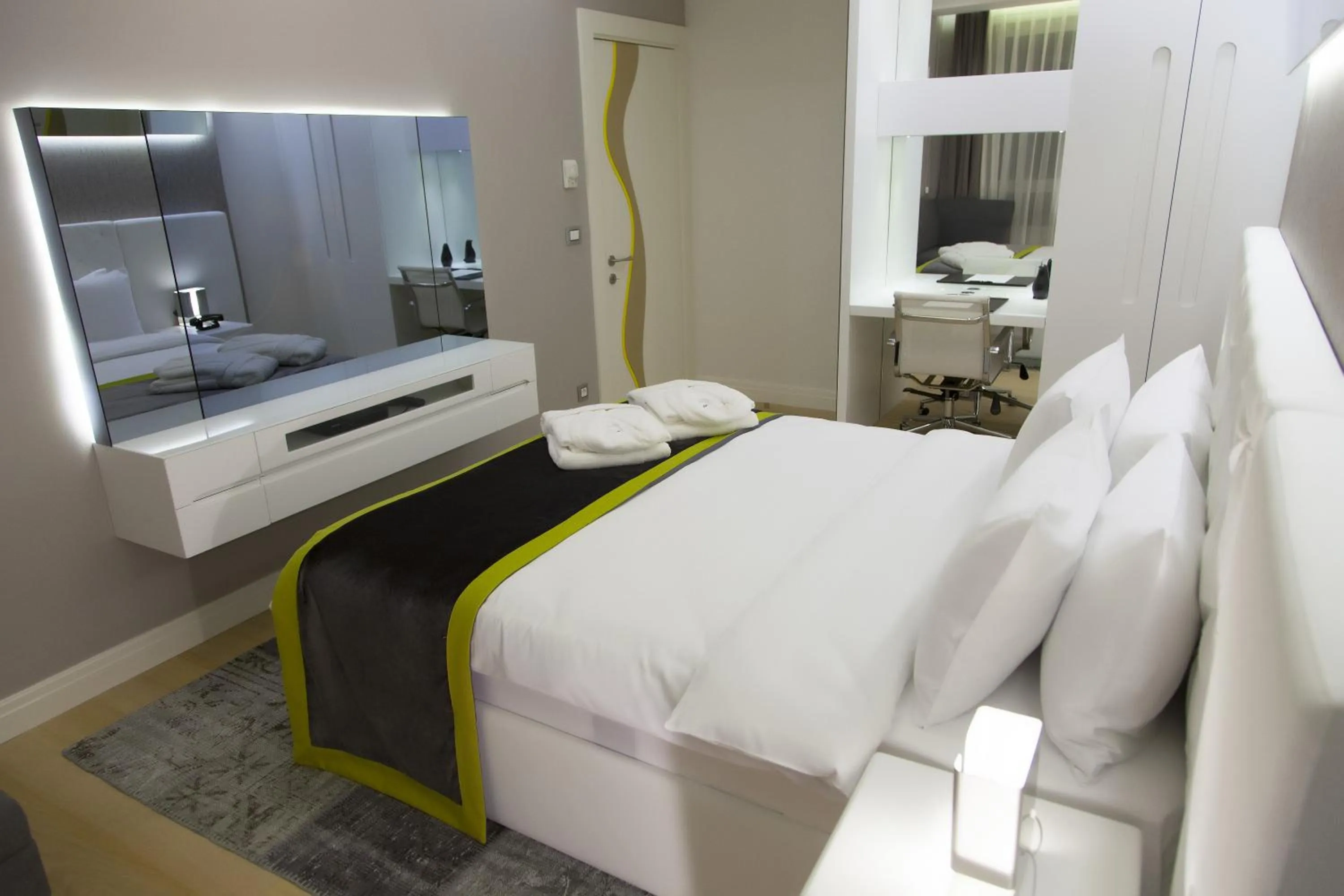 Bedroom, Bed in The Leos Residence