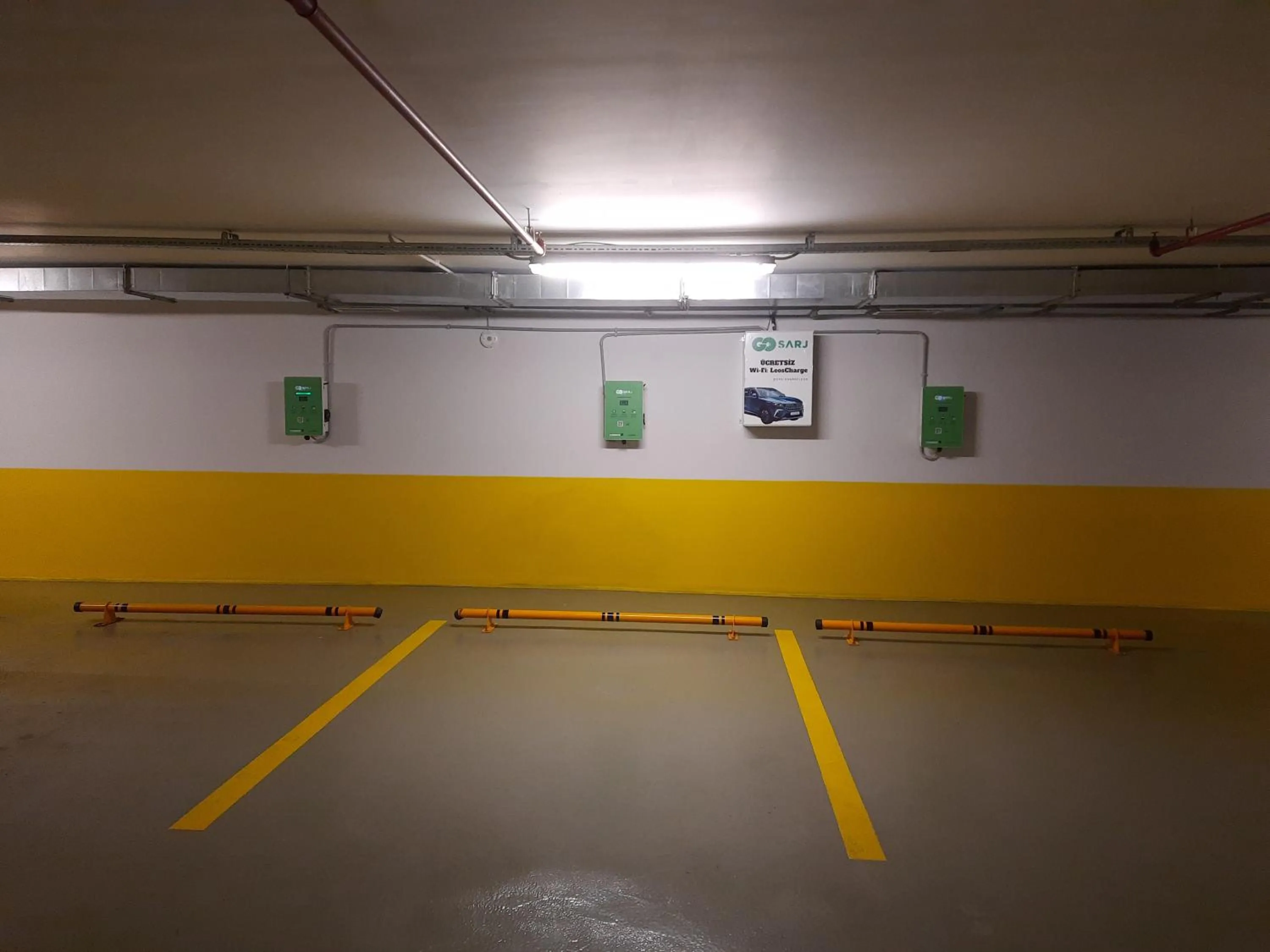 Parking in The Leos Residence