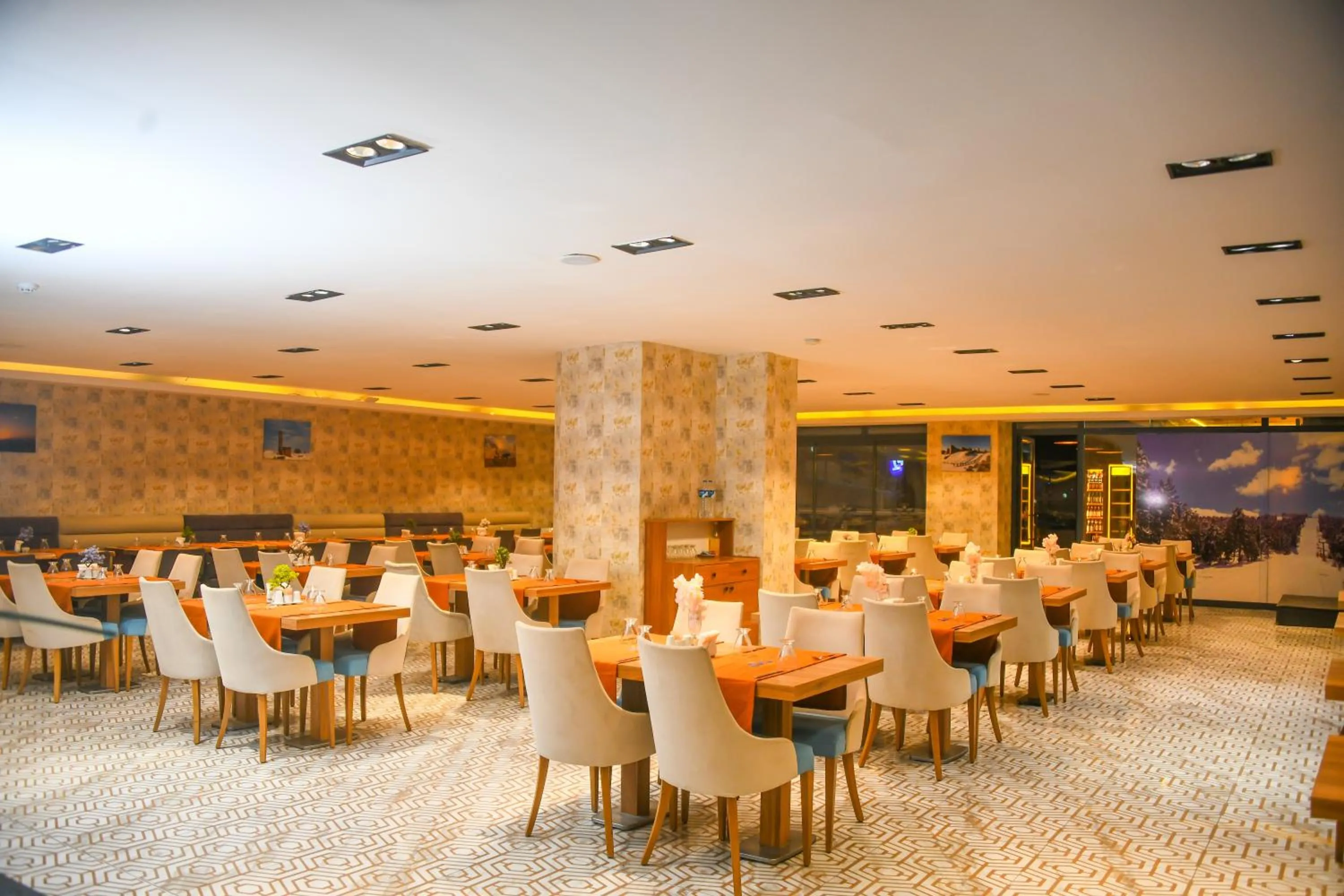 Restaurant/places to eat in Snowflake Dag Hotel & SPA