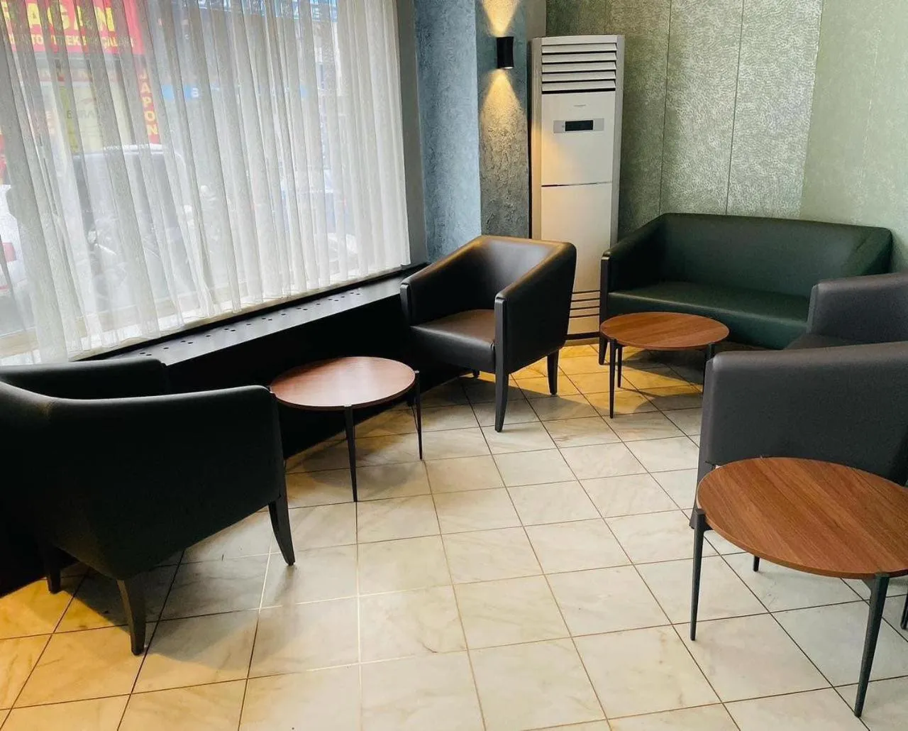 Seating area in Hotel Oz Villa