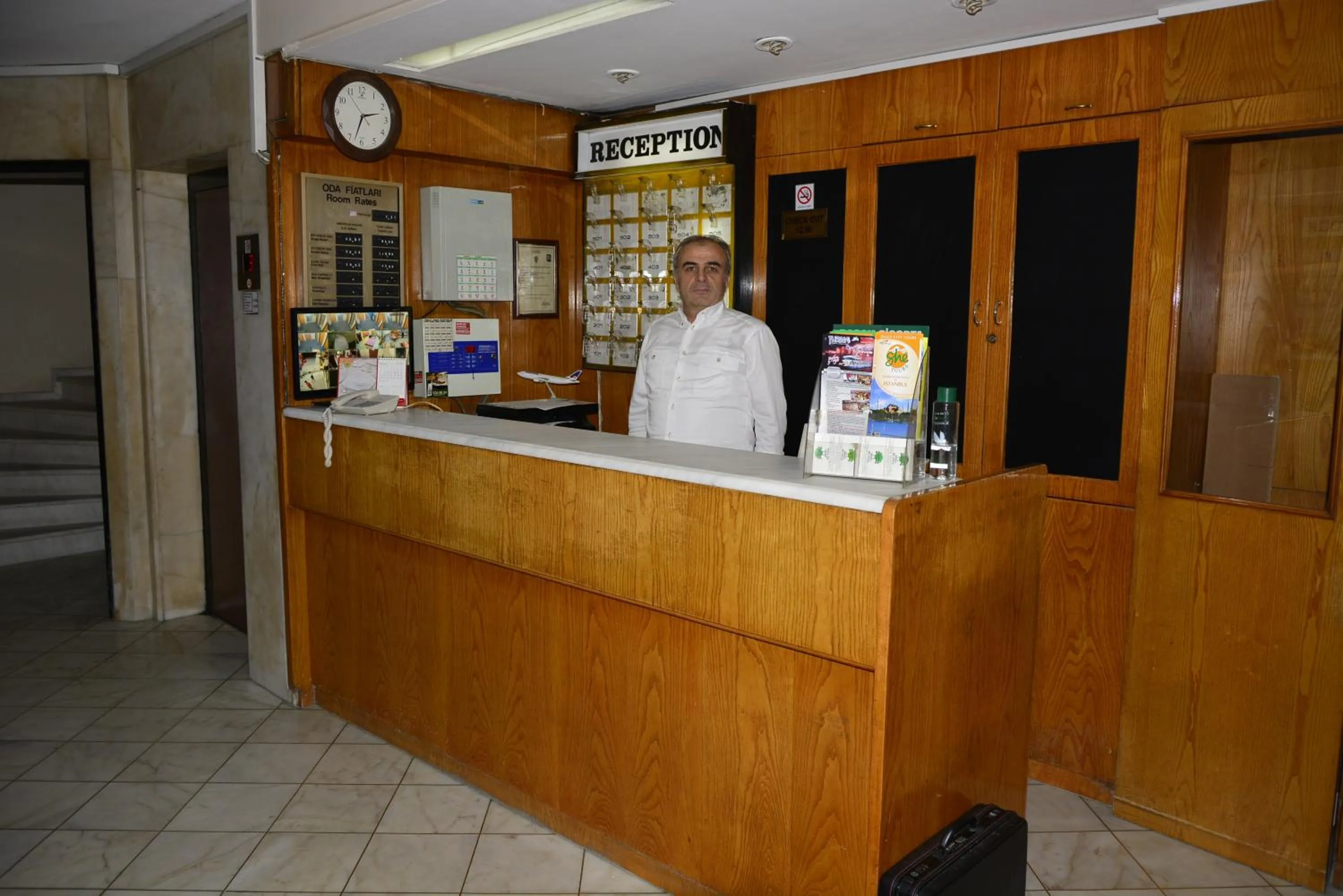 Staff in Hotel Oz Villa