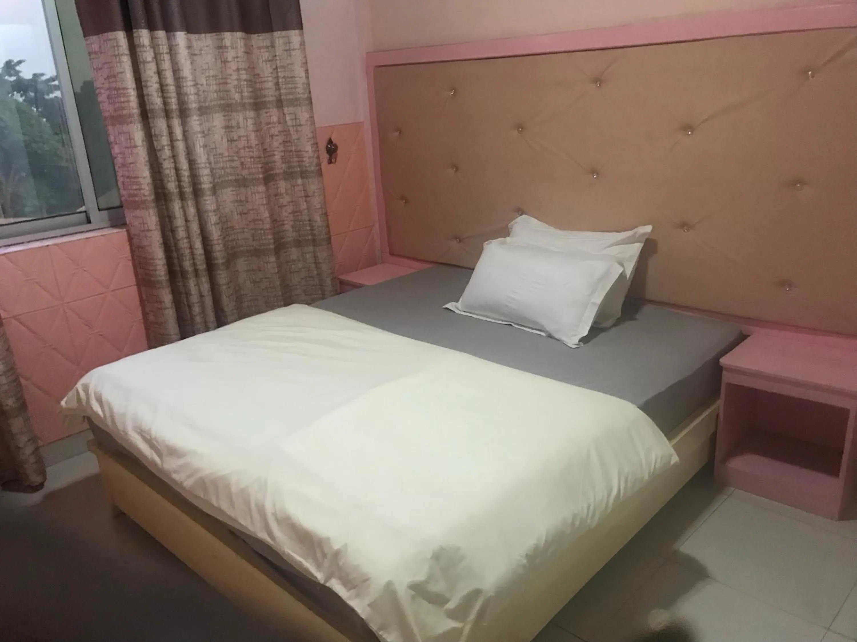 Bed in International summit palace