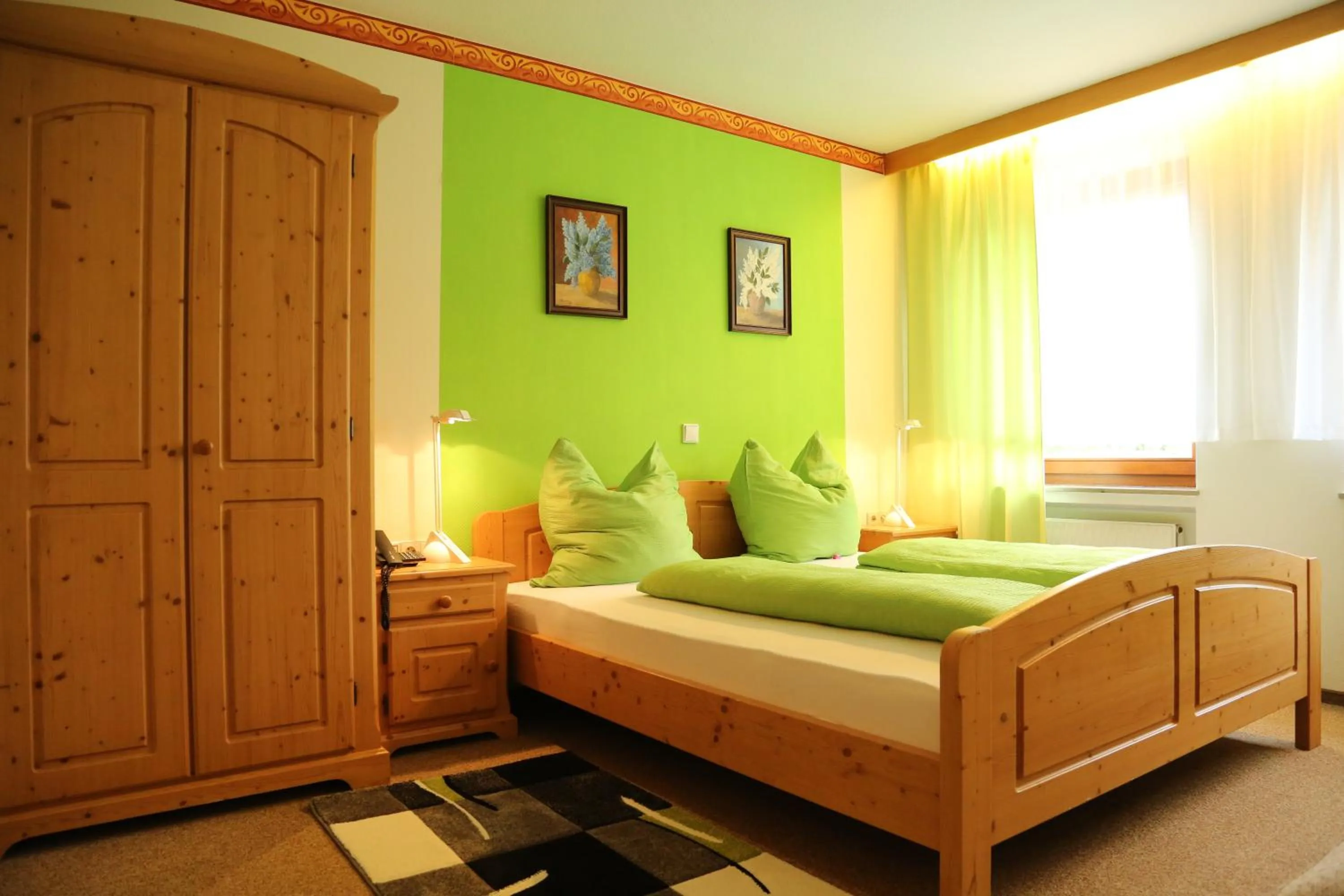 Summer, Bed in Hotel Bechtel