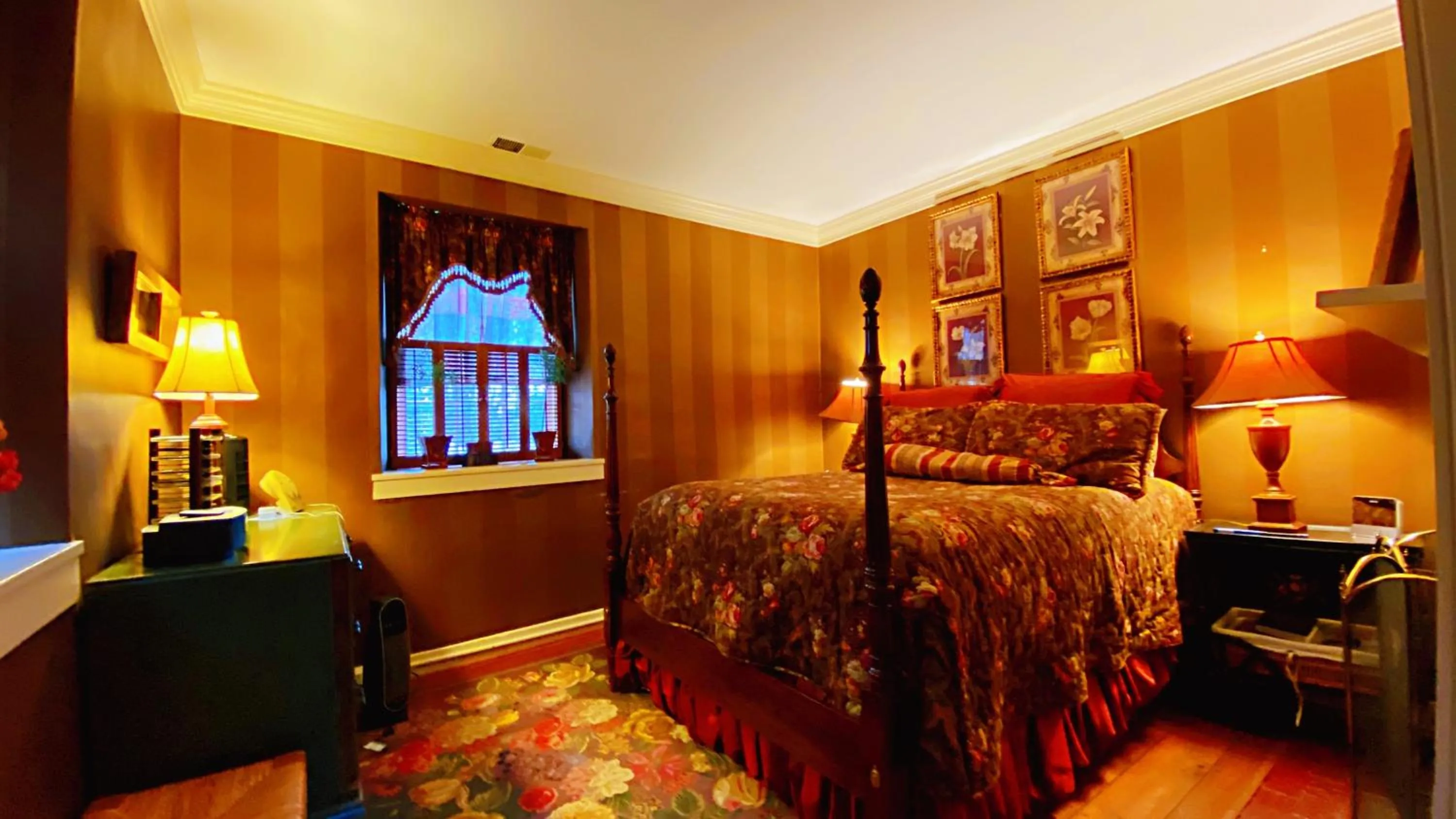 Photo of the whole room, Bed in Wayside Inn Bed and Breakfast