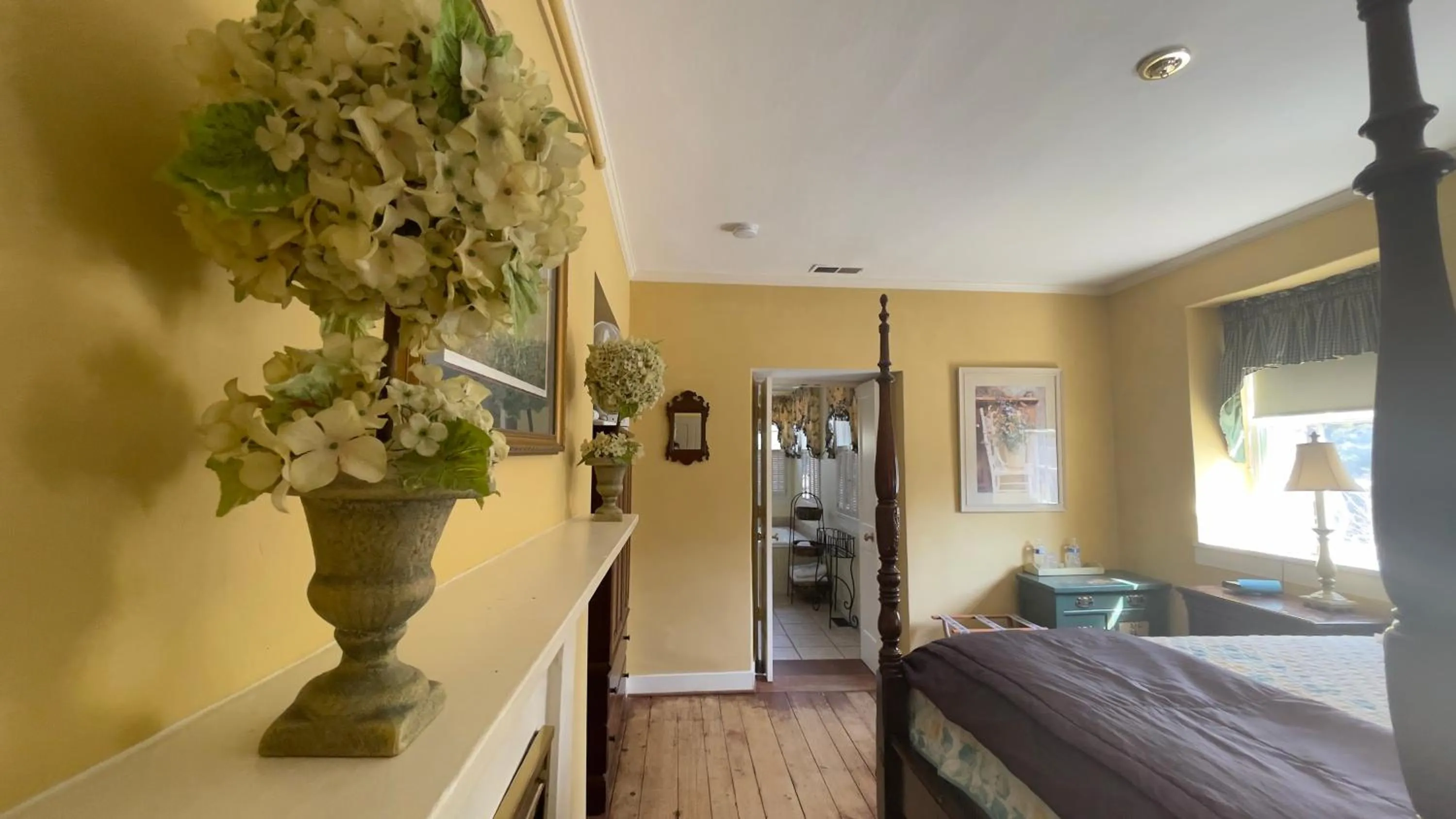 Bed in Wayside Inn Bed and Breakfast