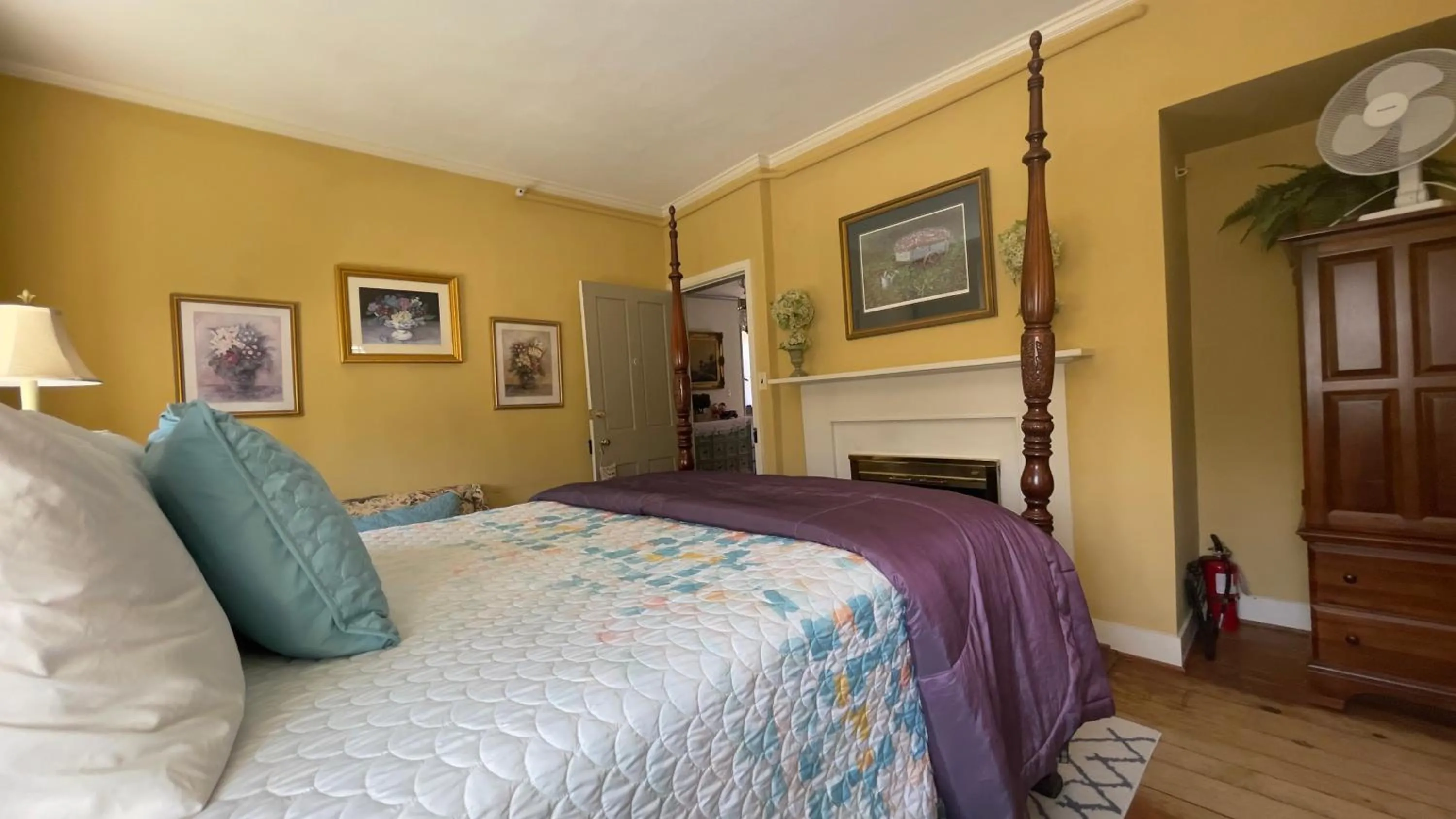 Bed in Wayside Inn Bed and Breakfast