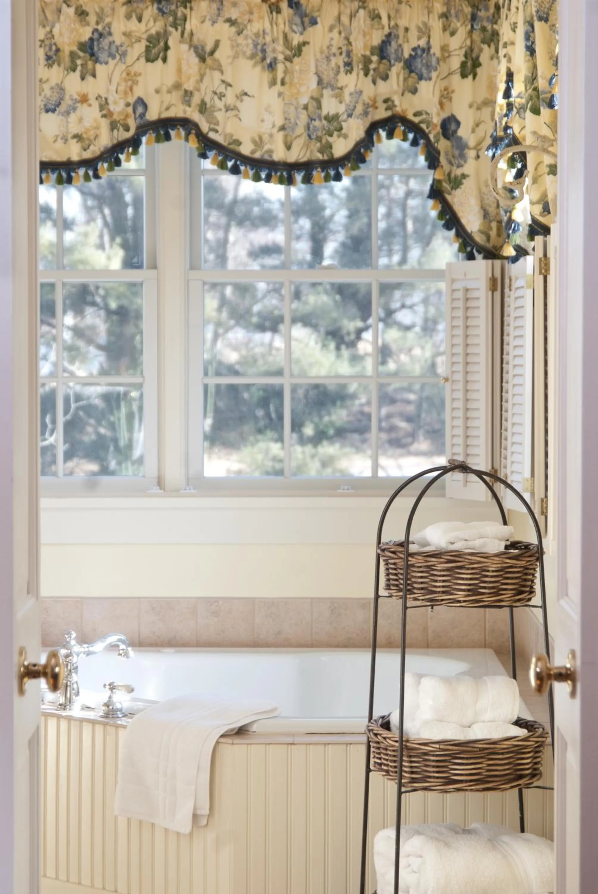 Bathroom in Wayside Inn Bed and Breakfast