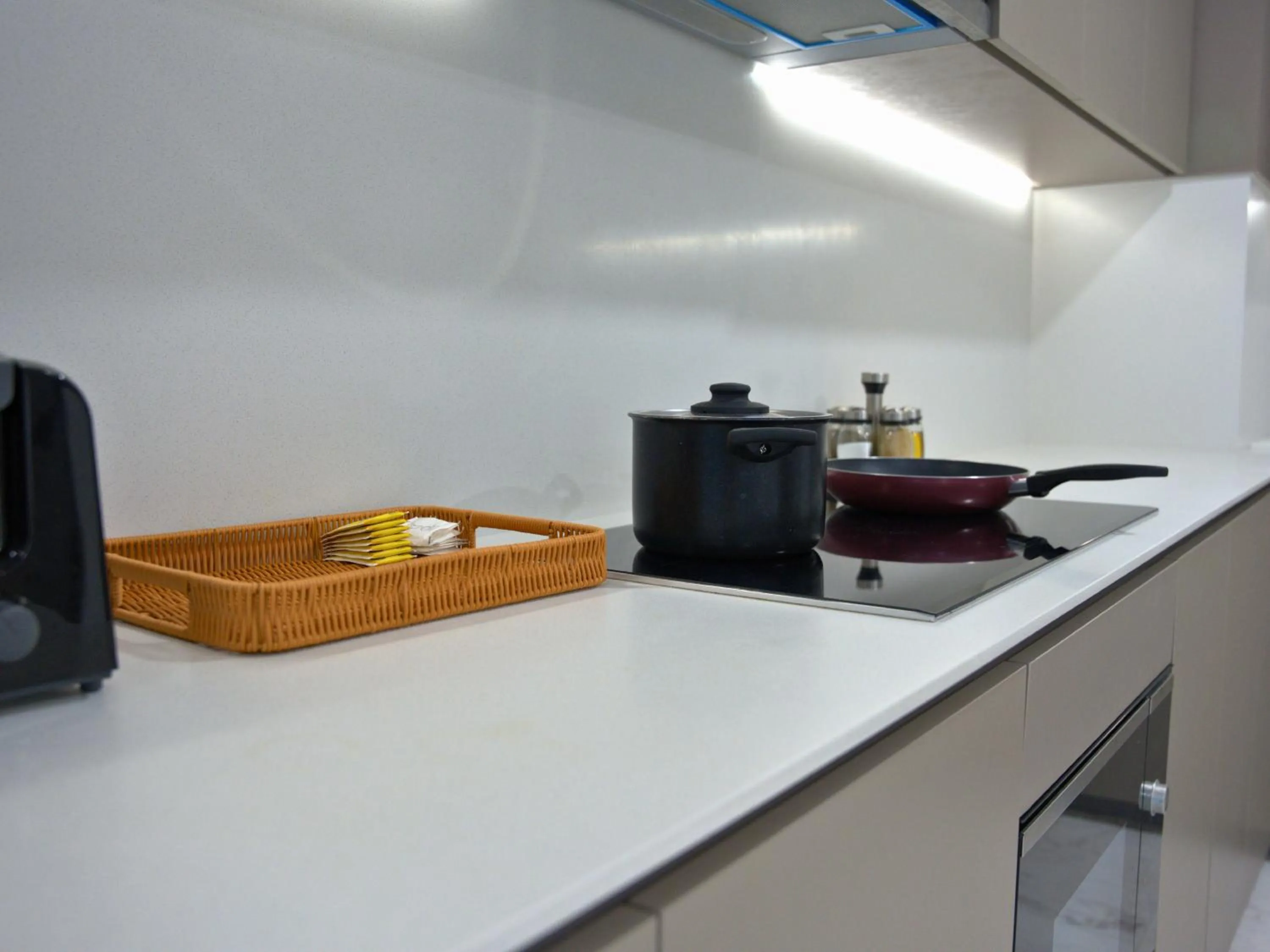 Coffee/tea facilities in Eaton Residence Yemala