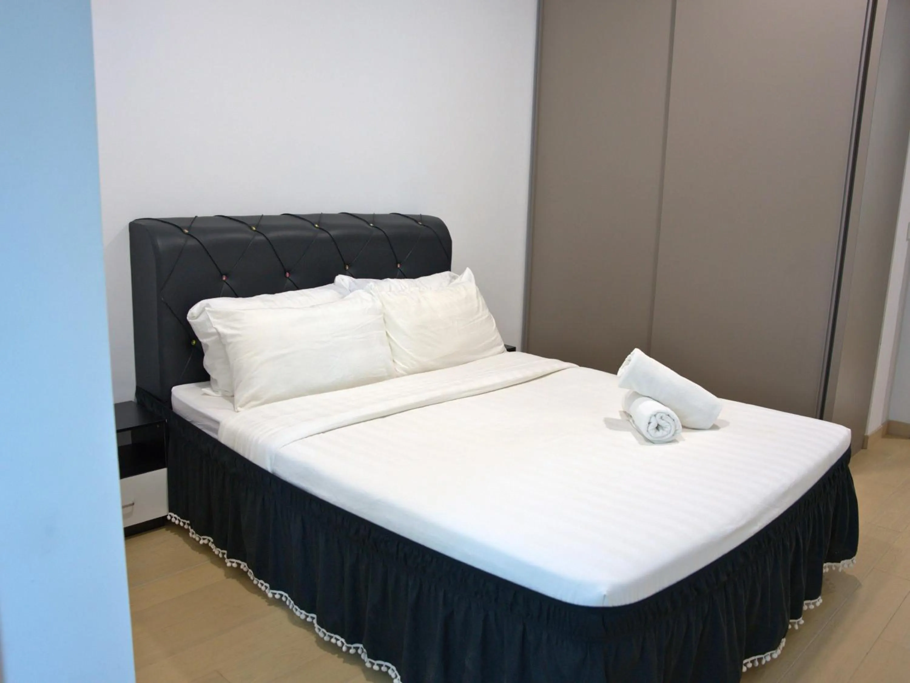 Bed in Eaton Residence Yemala