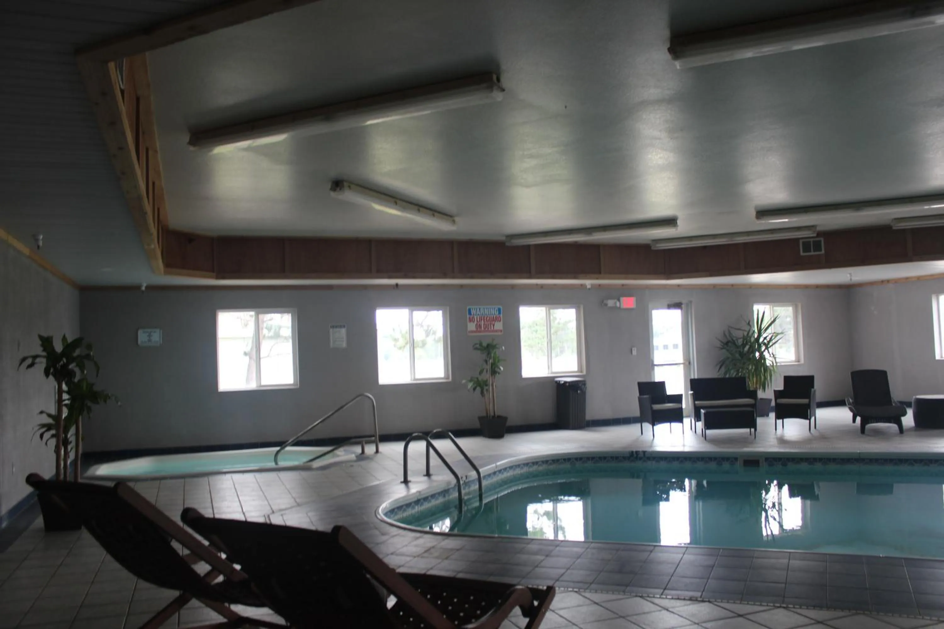 Pool view in Eastwood Inn