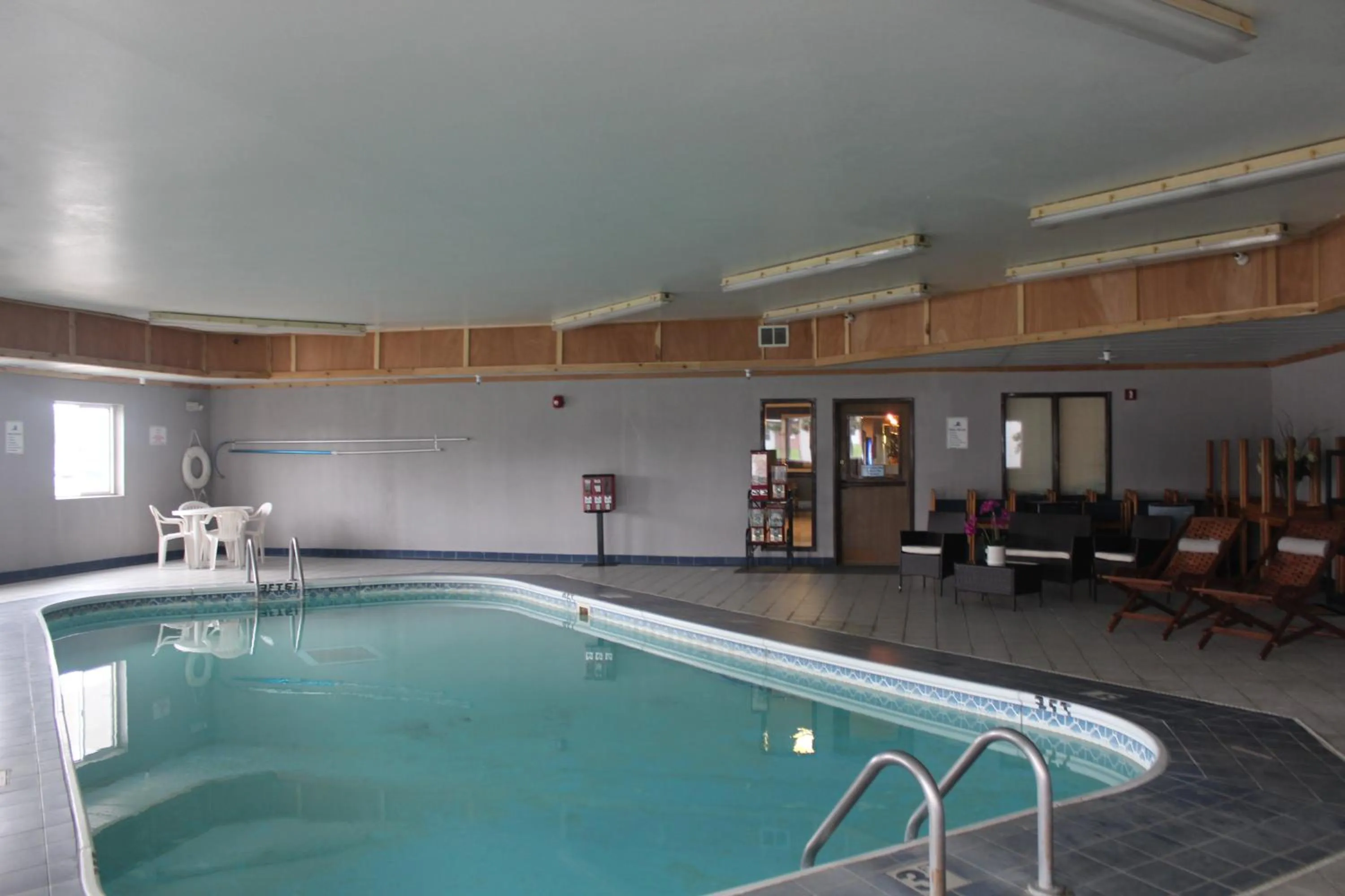 Pool view in Eastwood Inn