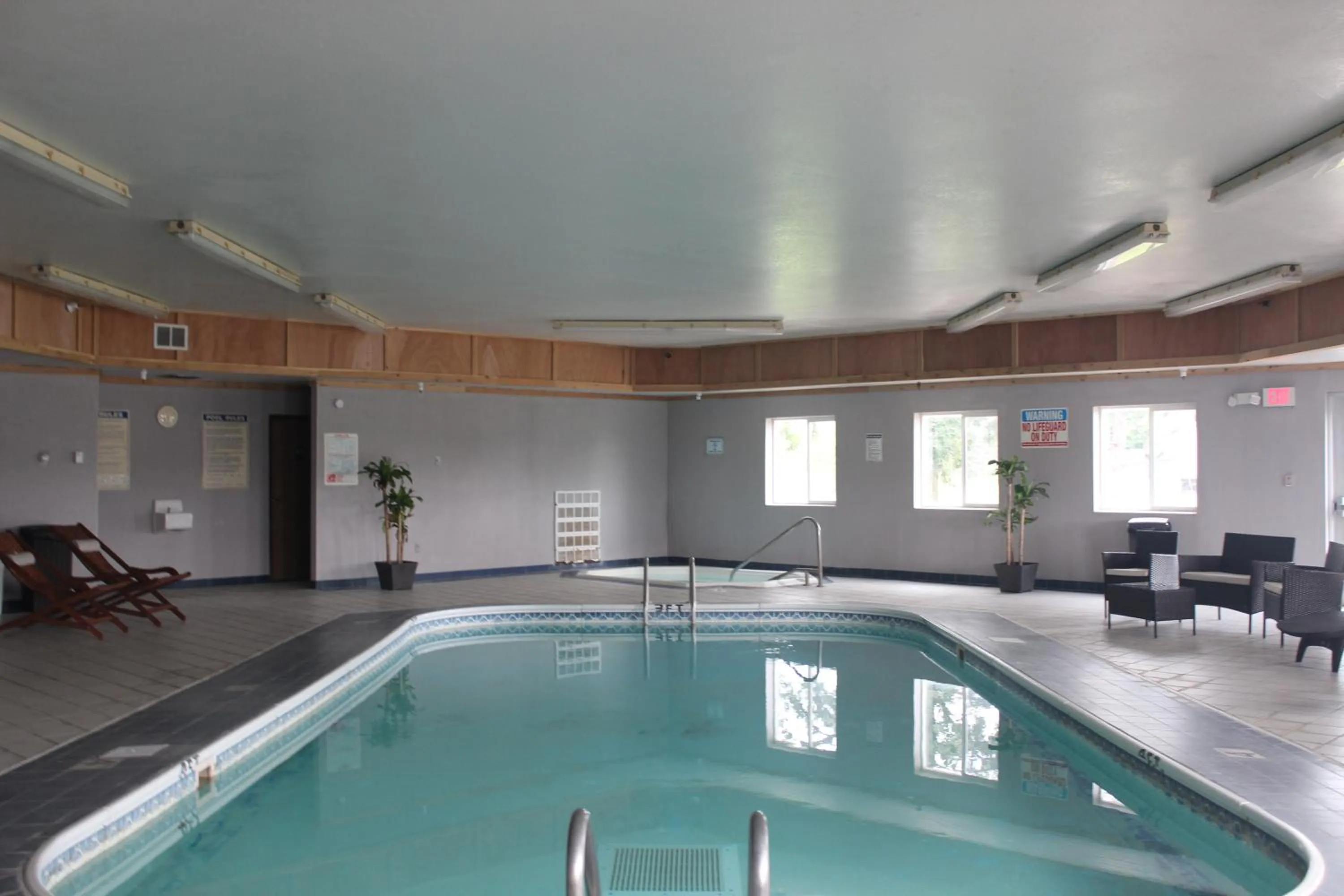 Hot Tub in Eastwood Inn