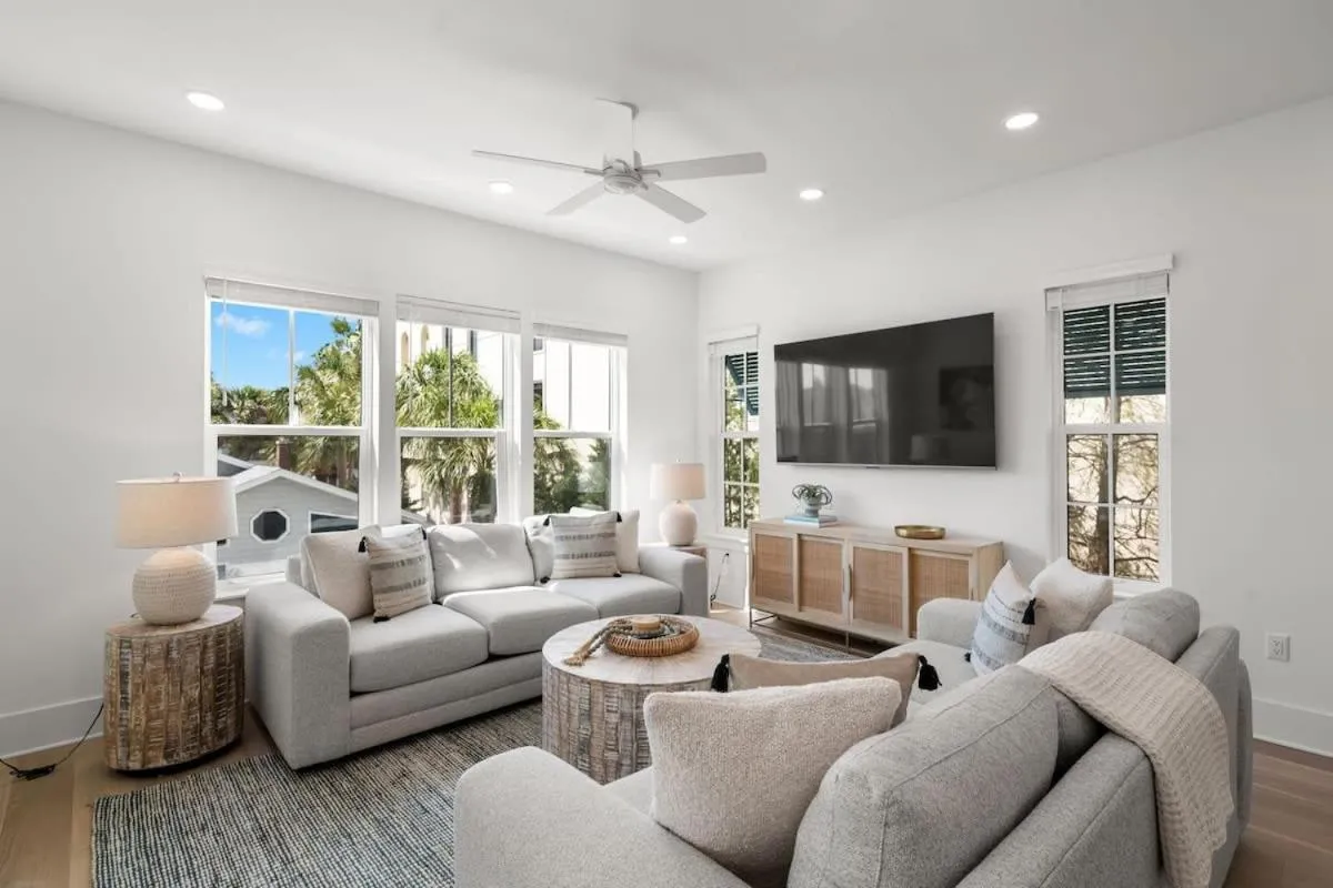 TV and multimedia in Akoya House at The Gemma by Brightwild