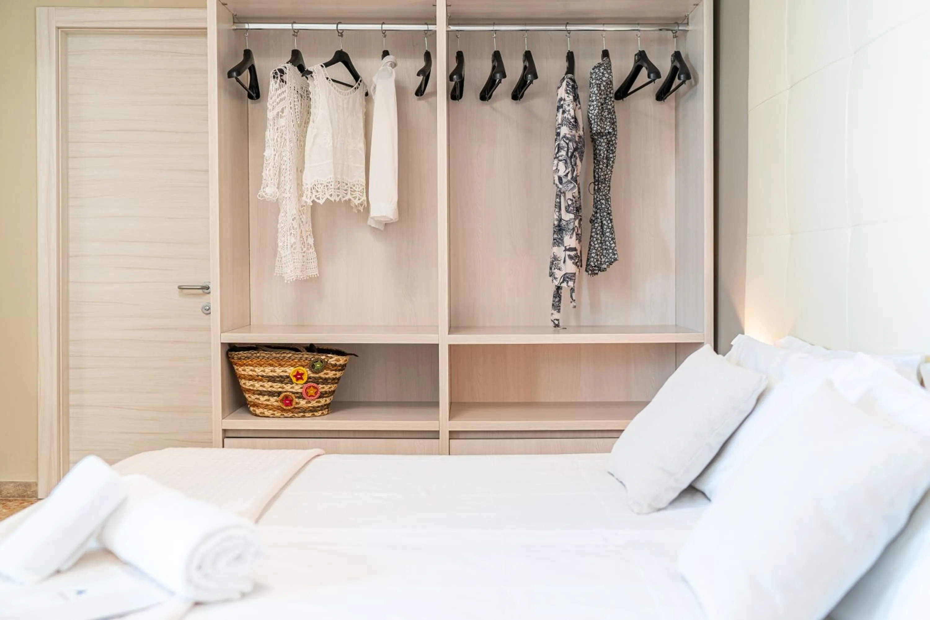 Restaurant/places to eat, Bed in Hotel Royal