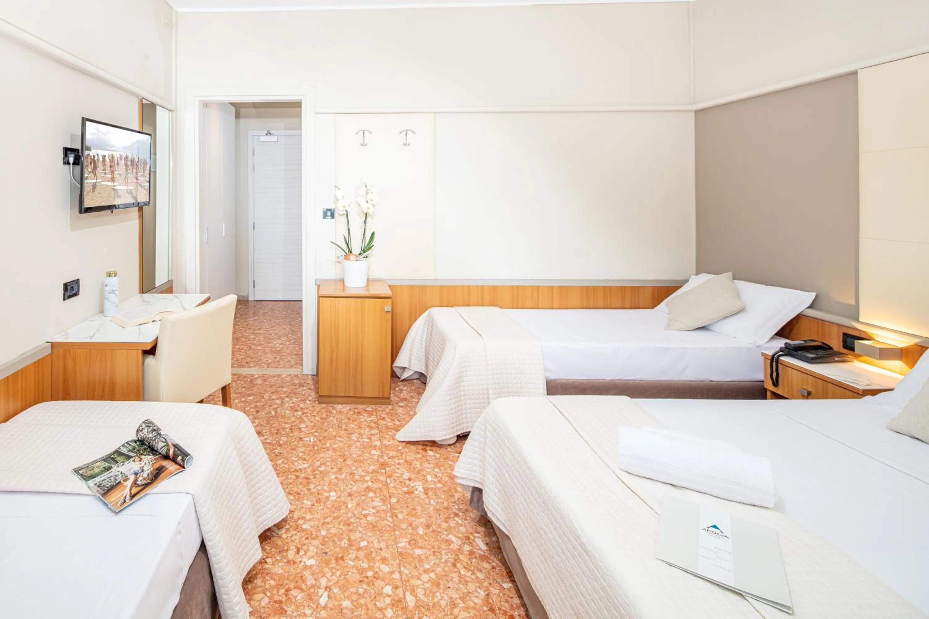 Property building, Bed in Hotel Royal