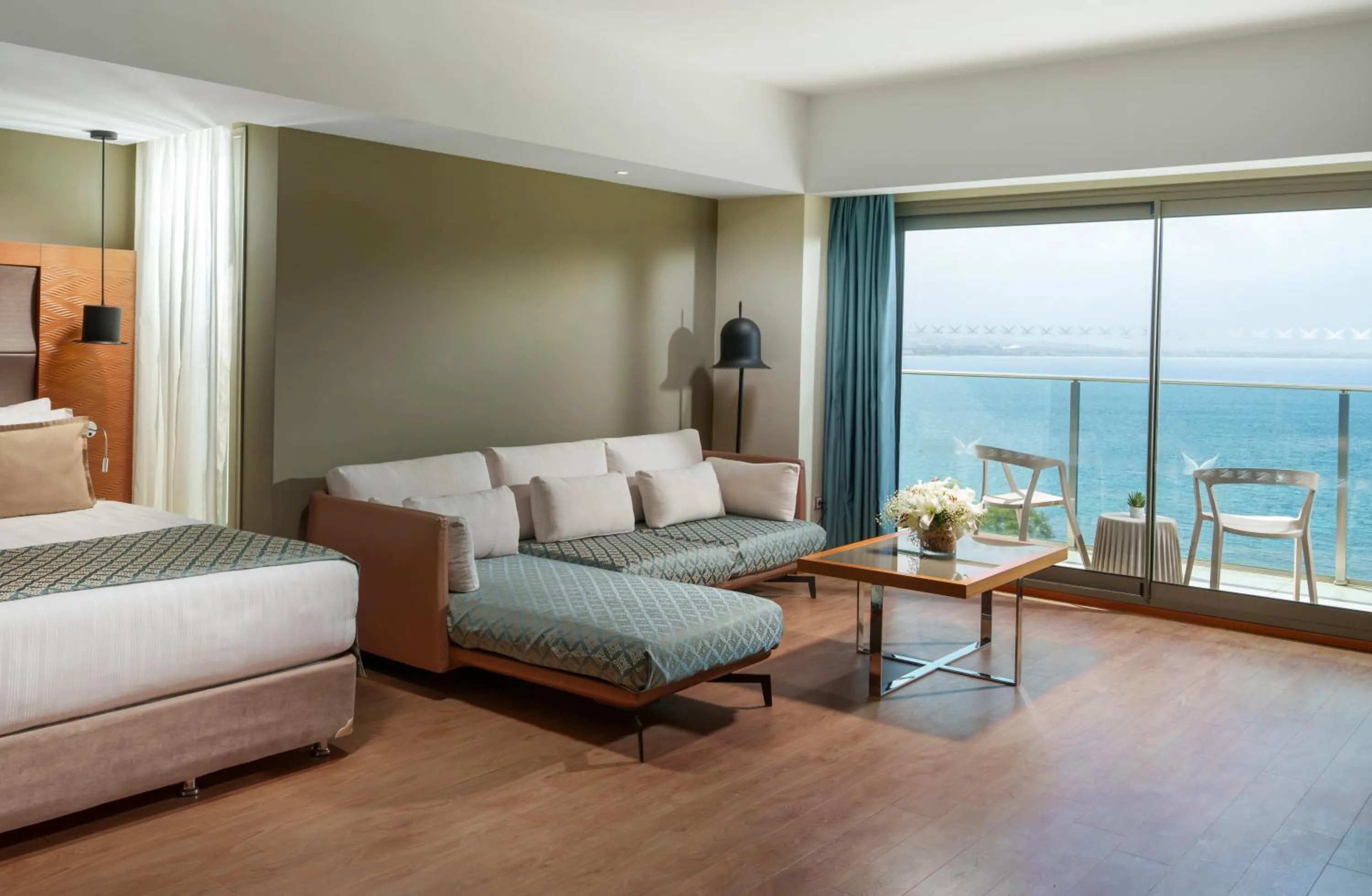 Photo of the whole room, Bed in Liberty Kuşadası