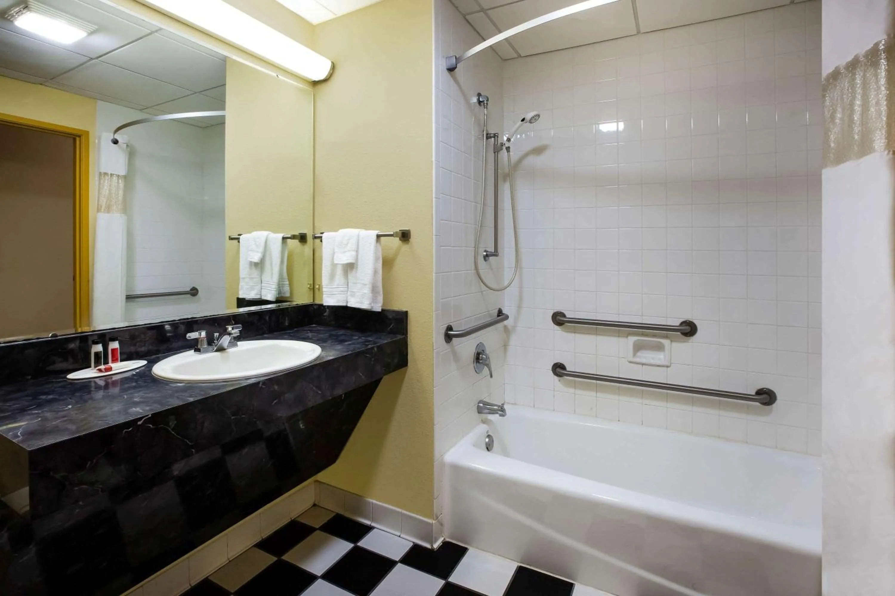 Bathroom in Days Inn by Wyndham Donegal