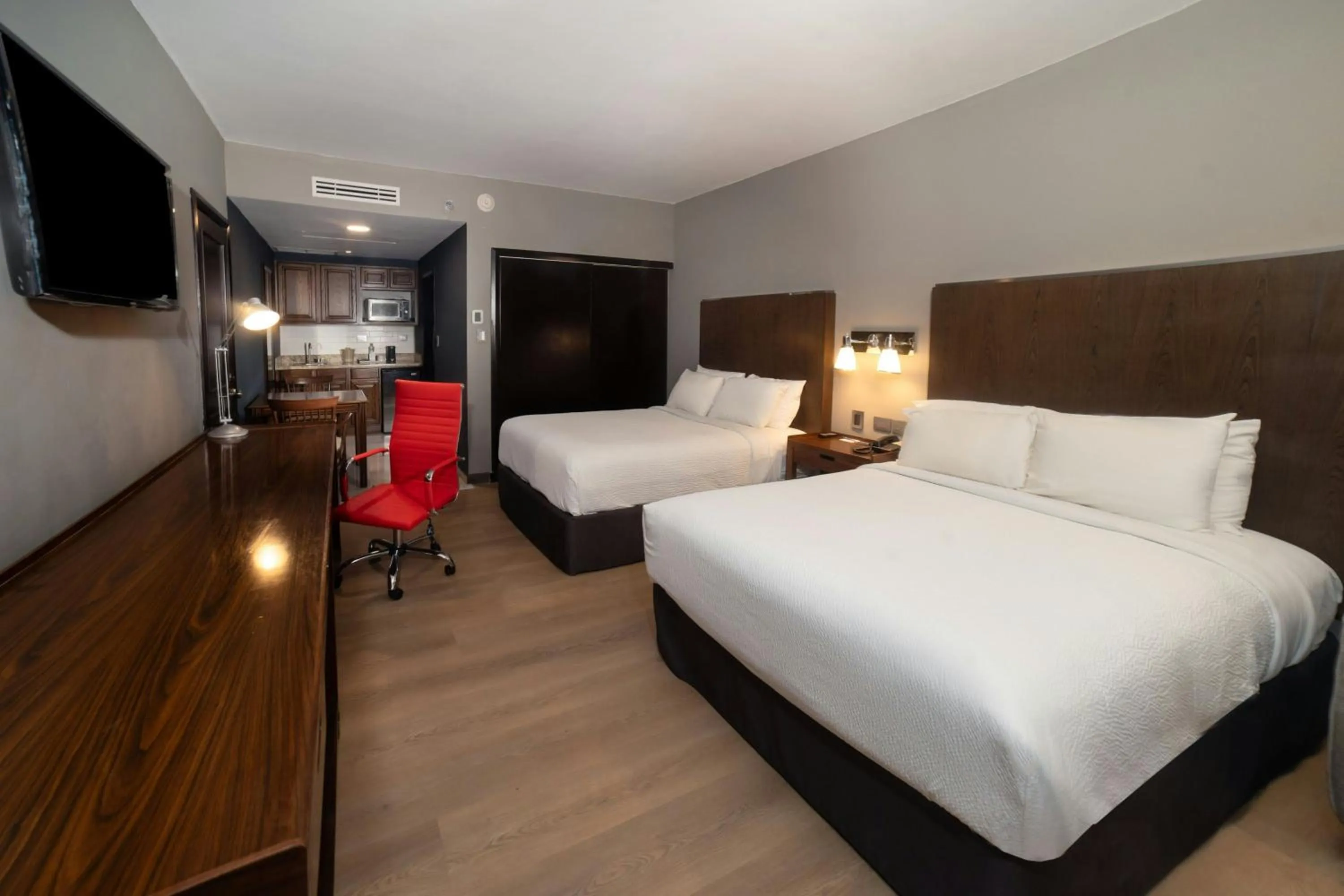 Photo of the whole room, Bed in Four Points by Sheraton Saltillo