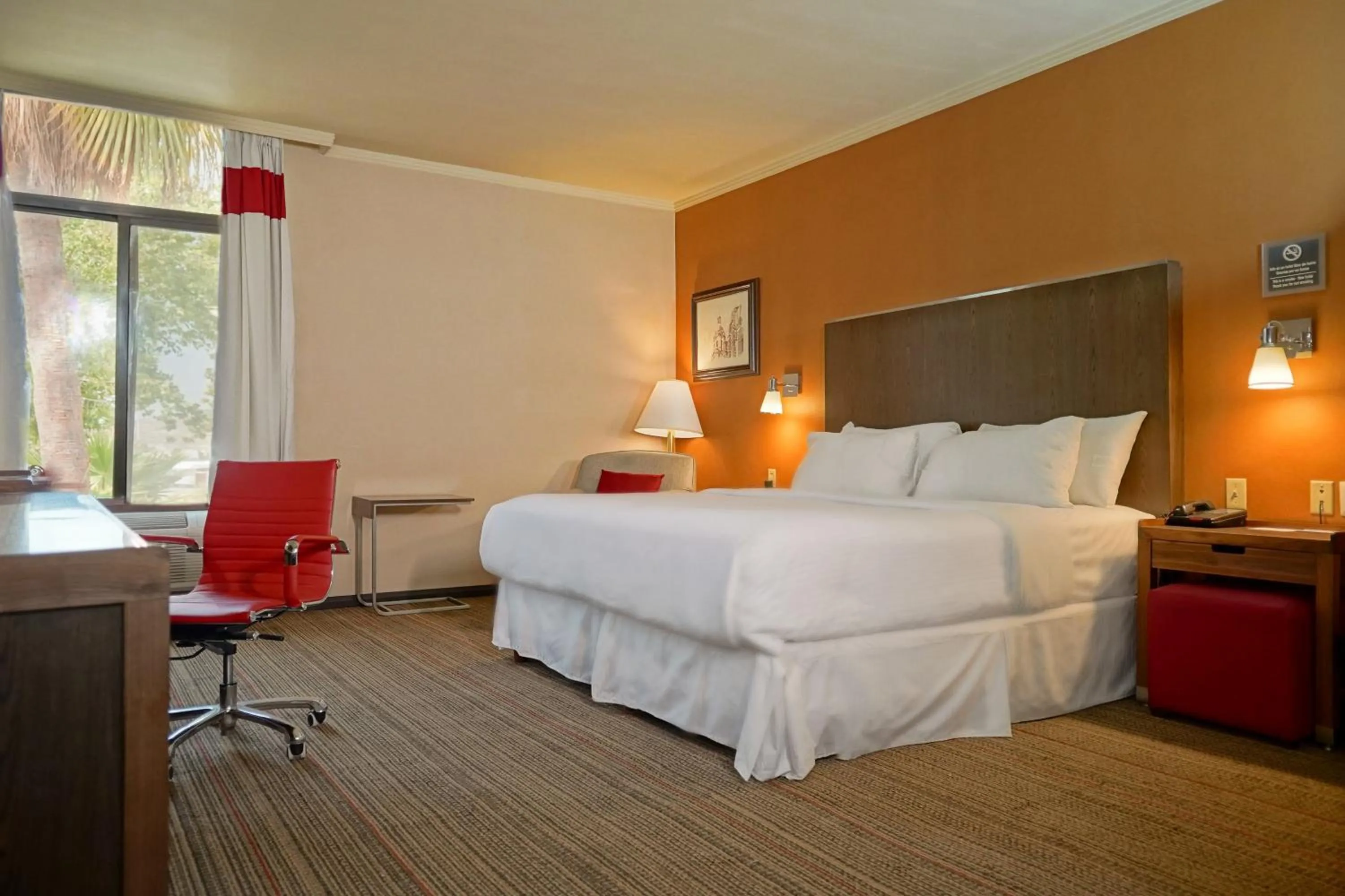 Bedroom, Bed in Four Points by Sheraton Saltillo