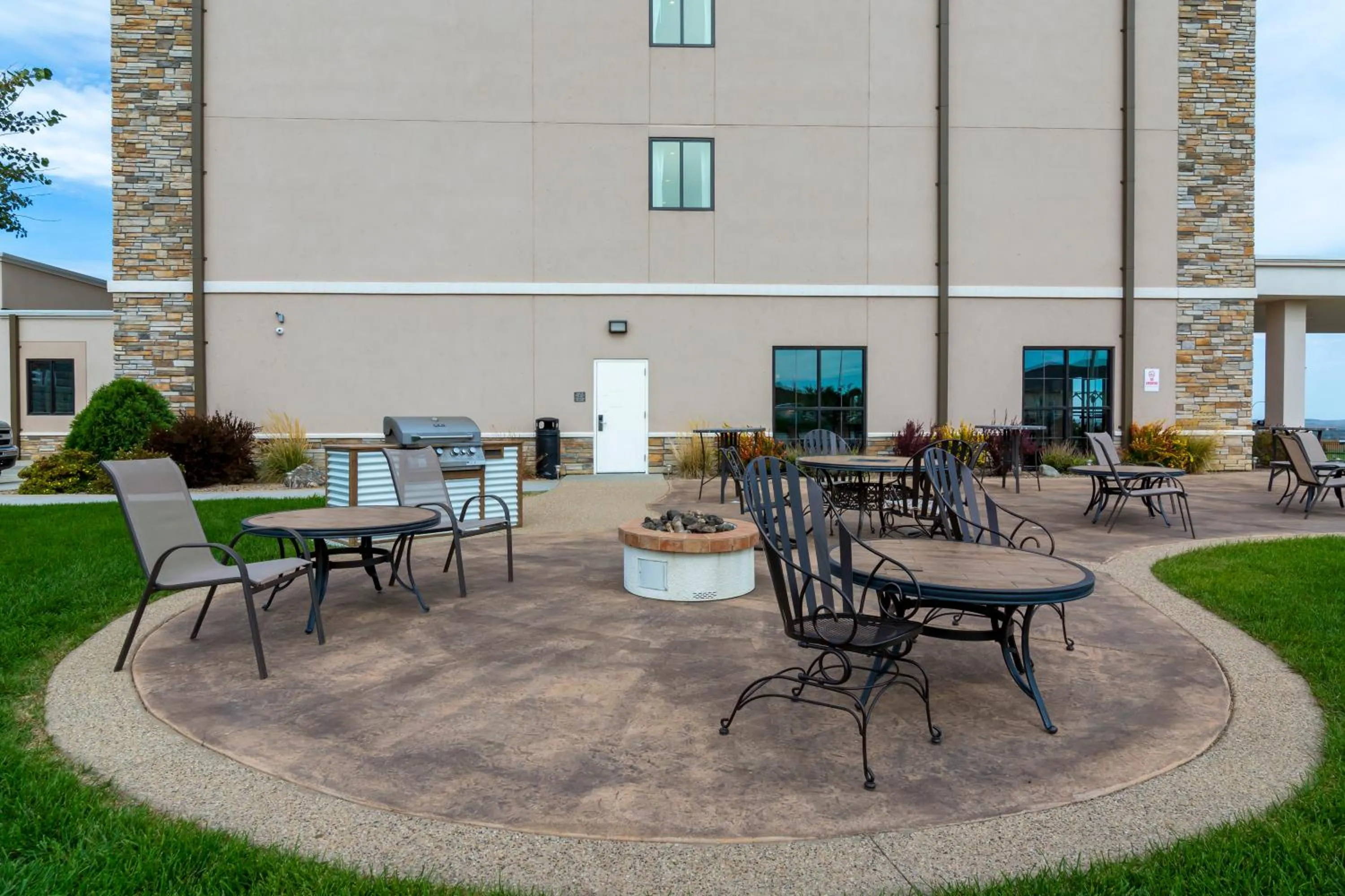 Patio in Comfort Inn & Suites Mandan - Bismarck