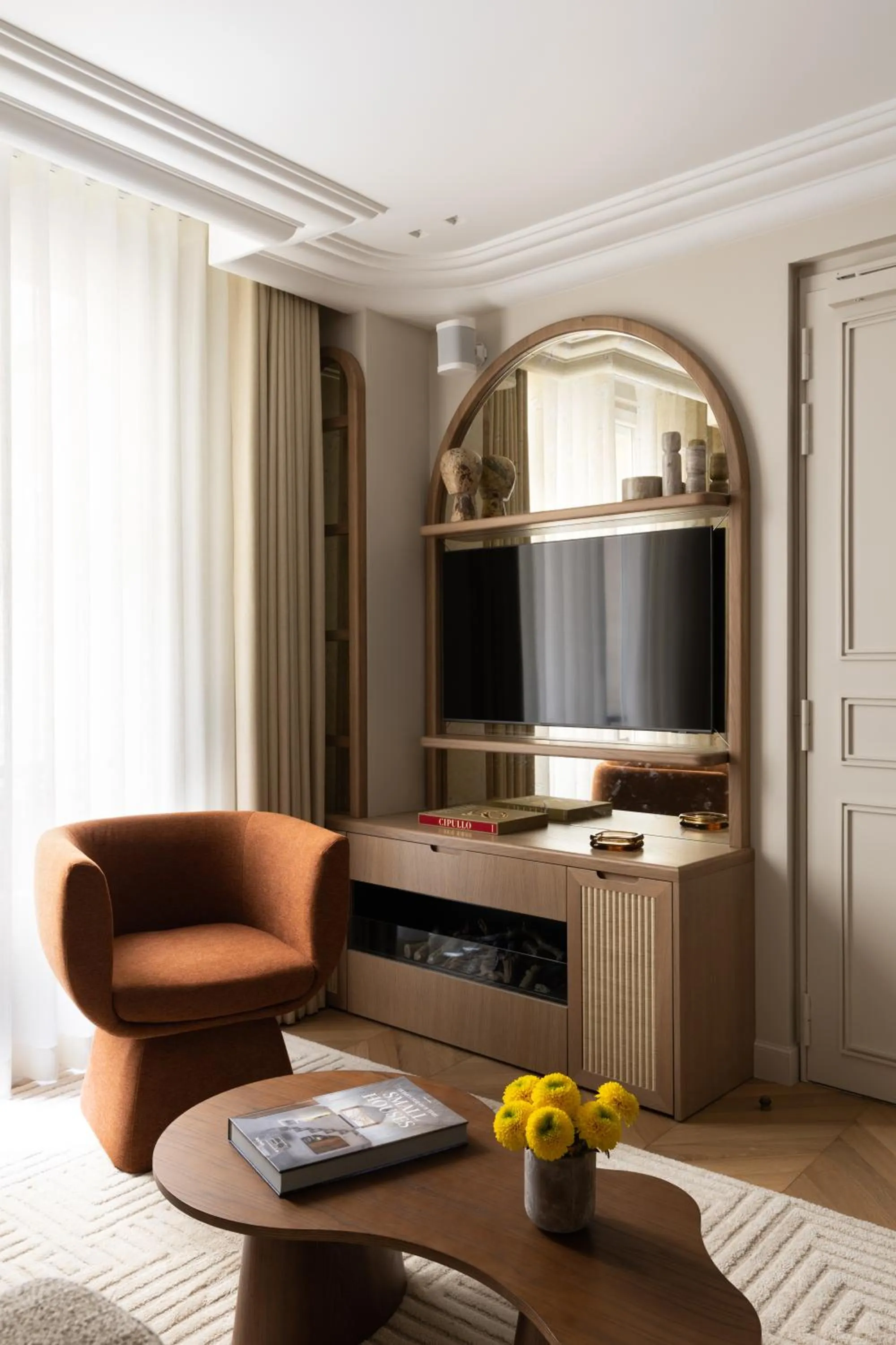 TV and multimedia in HIGHSTAY - Luxury Serviced Apartments - Bourse