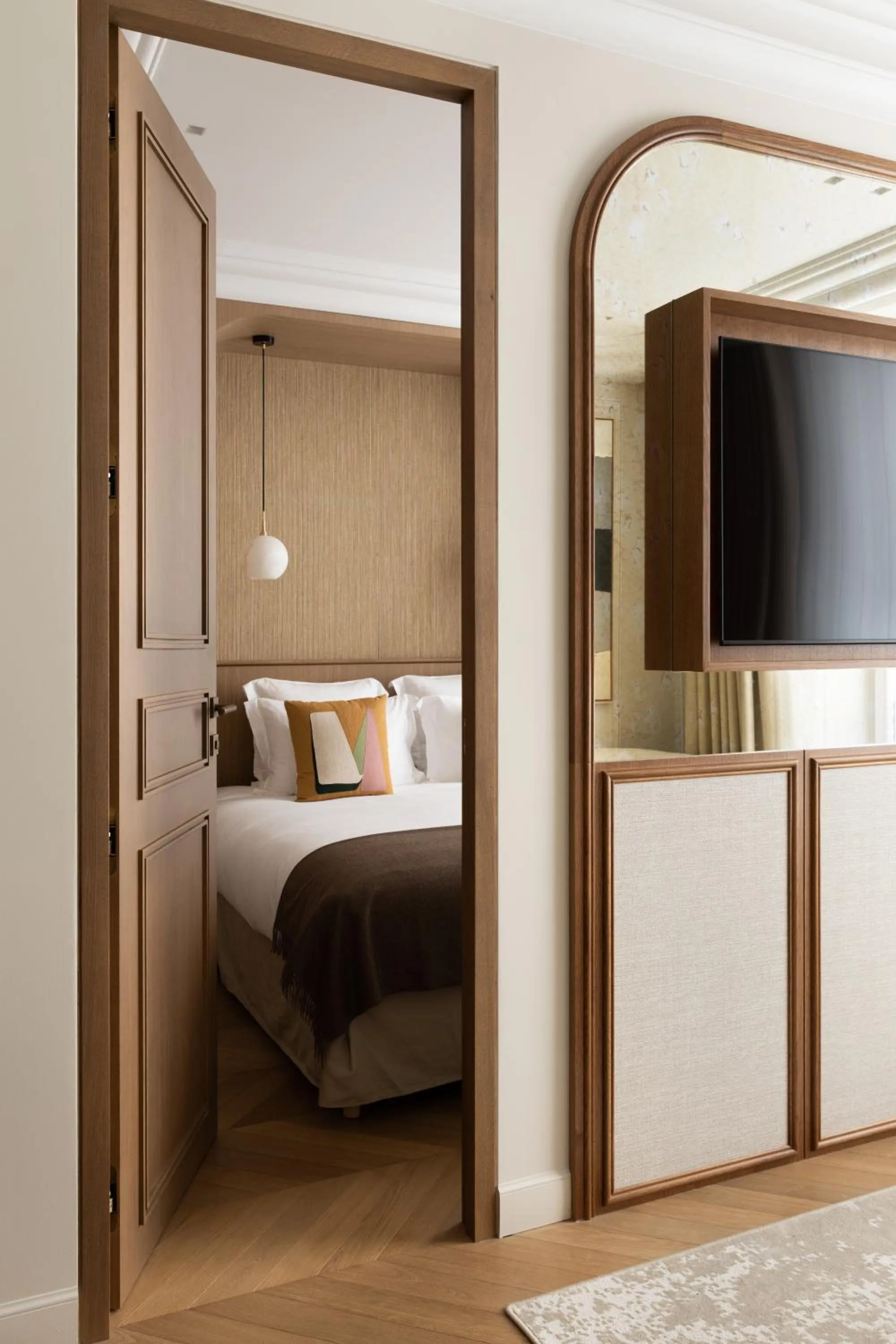 Bed in HIGHSTAY - Luxury Serviced Apartments - Bourse