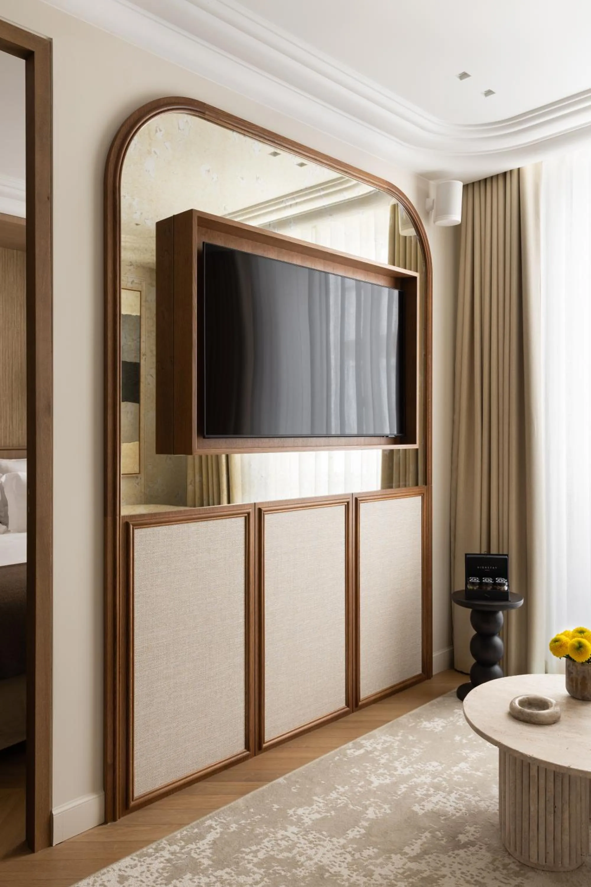 Communal lounge/ TV room in HIGHSTAY - Luxury Serviced Apartments - Bourse