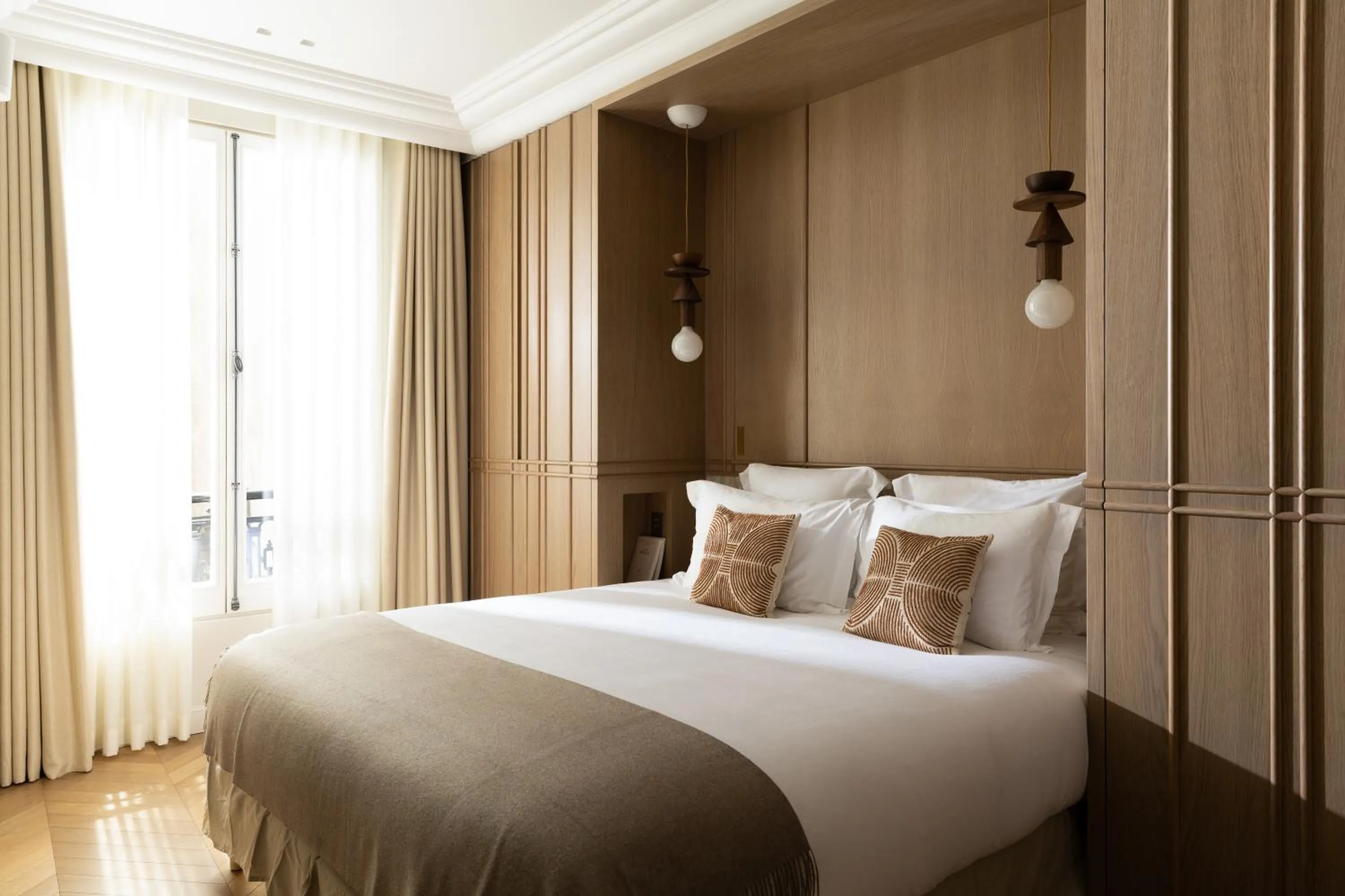 Bed in HIGHSTAY - Luxury Serviced Apartments - Bourse