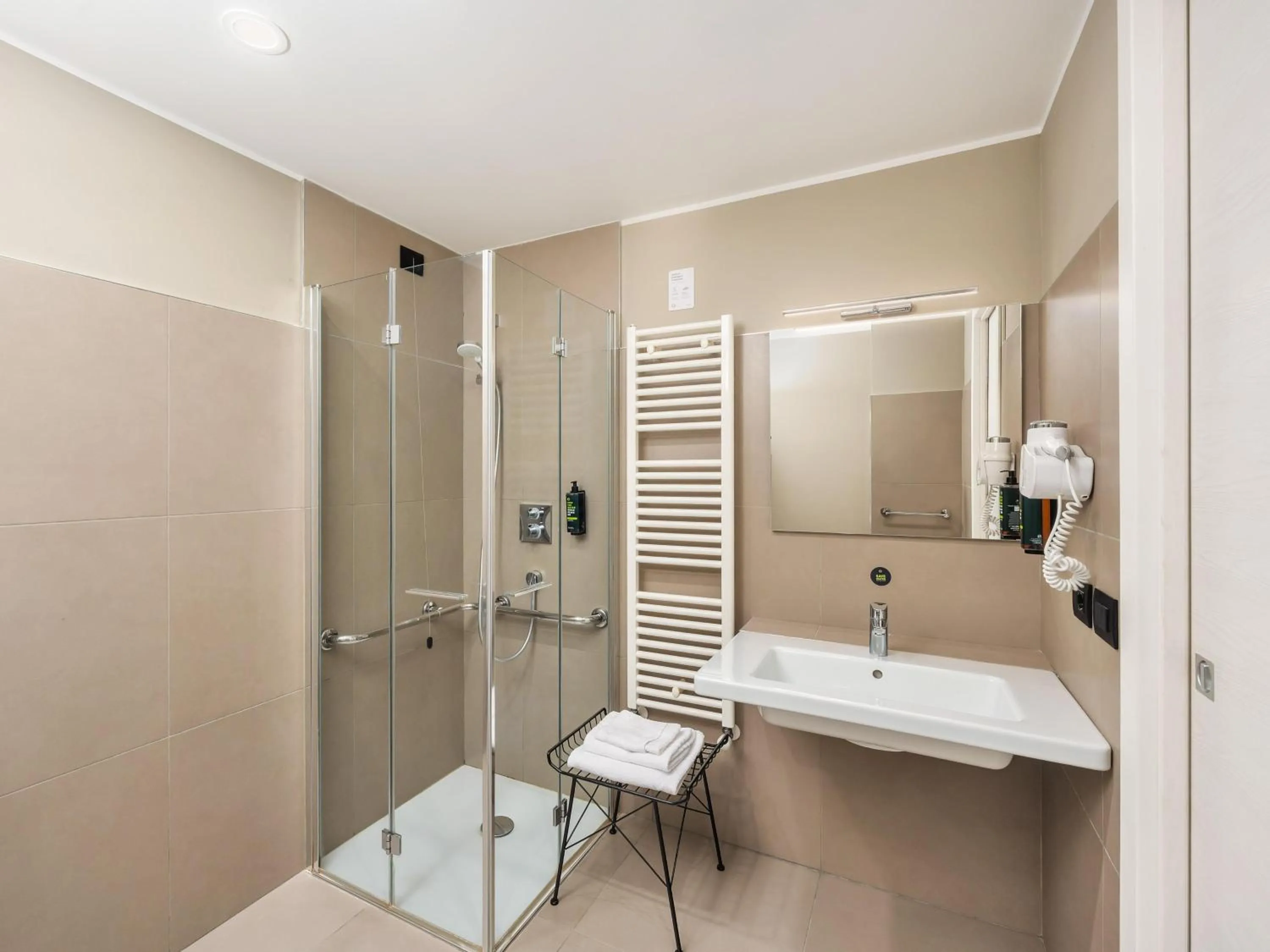 Bathroom in B&B HOTEL Eurorest Conegliano