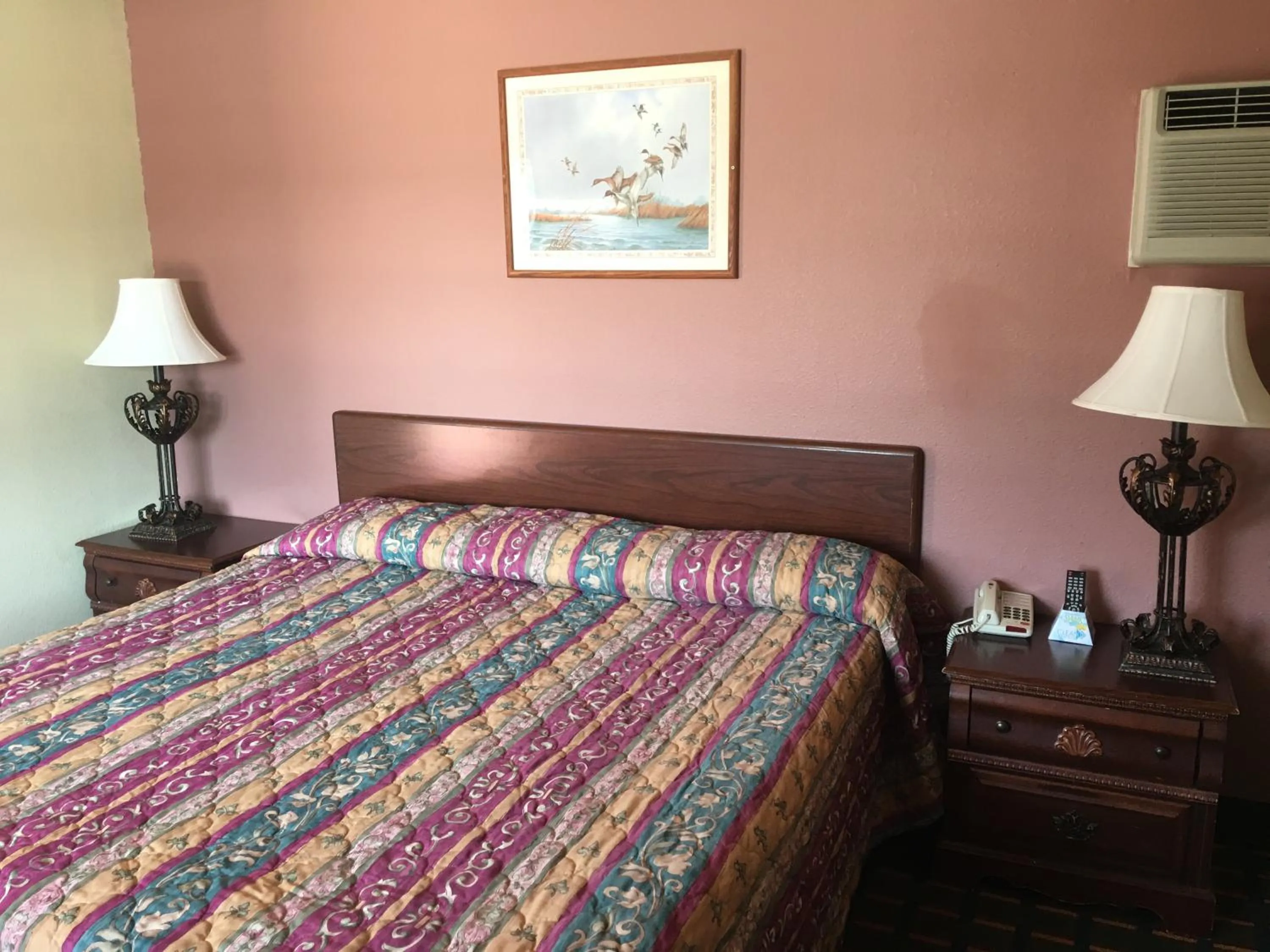 Bed in Best Value Inn Motel Sandusky