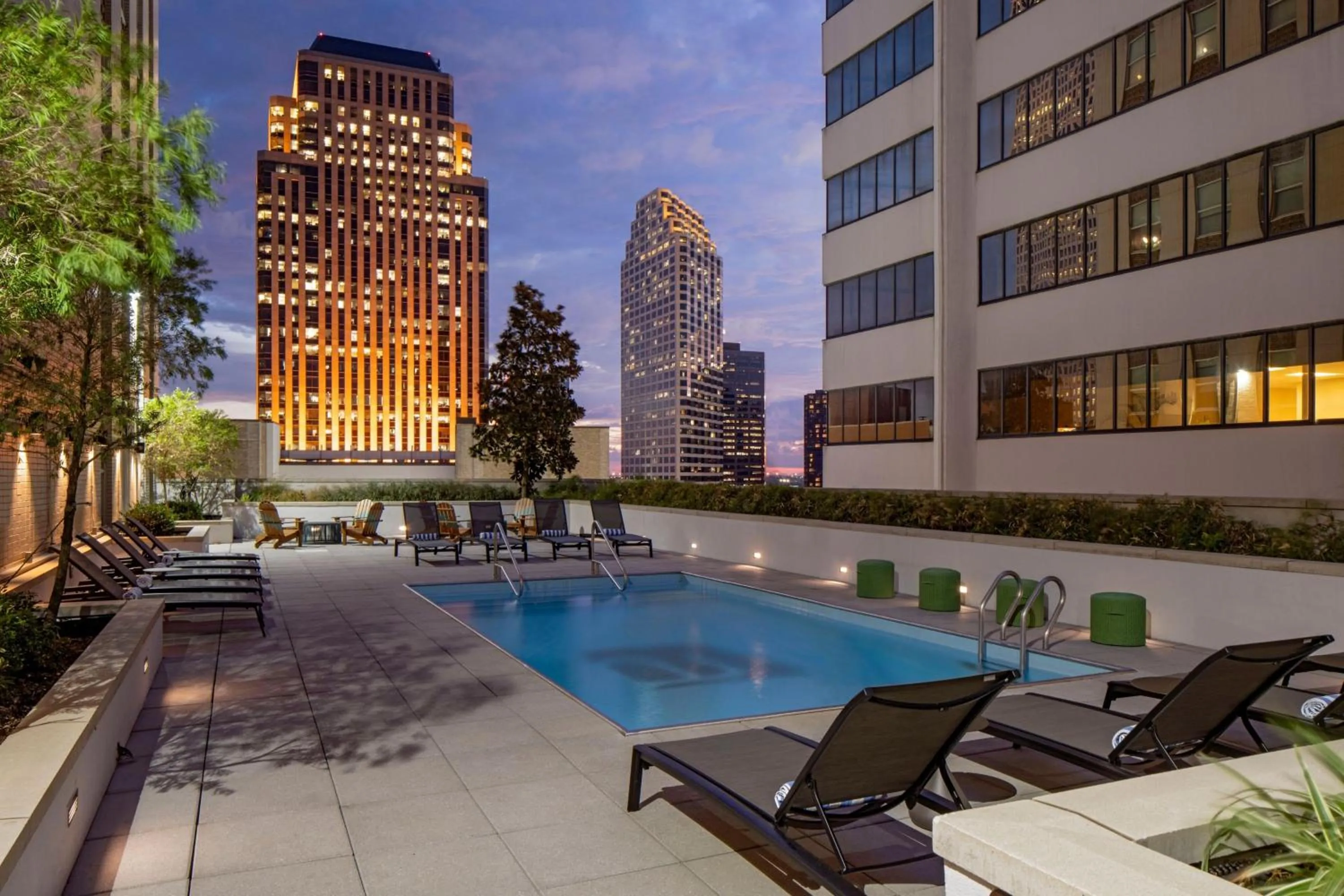 Swimming pool in Aloft New Orleans Downtown