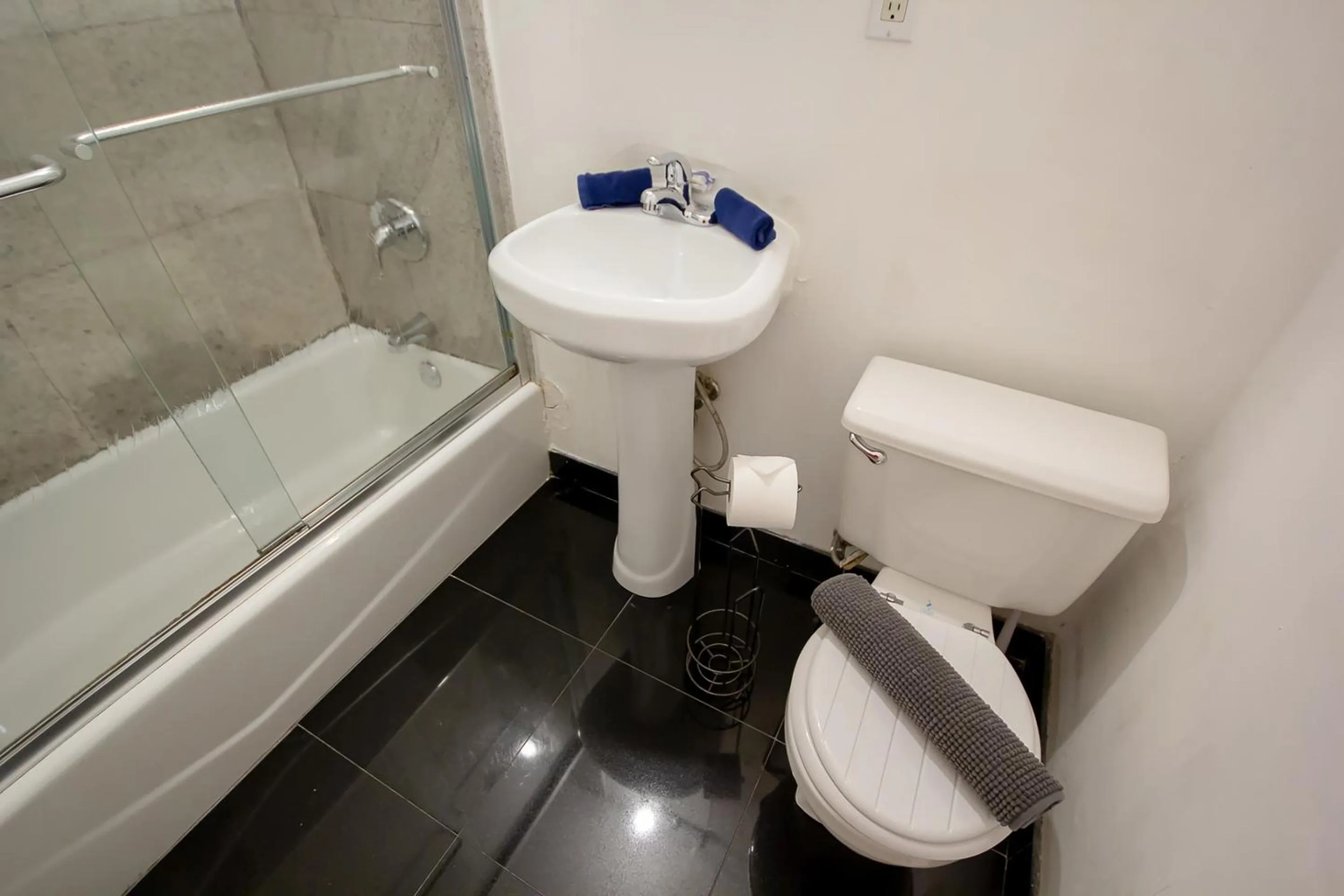 Bathroom in Studio Plus - Cozy Apartments