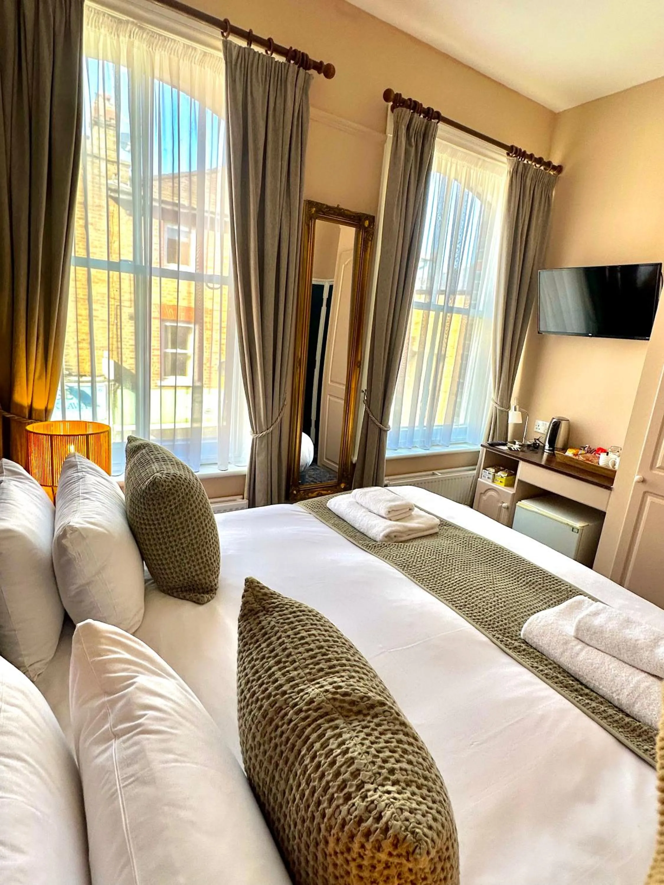 Bed in The Red Cow - Guest House