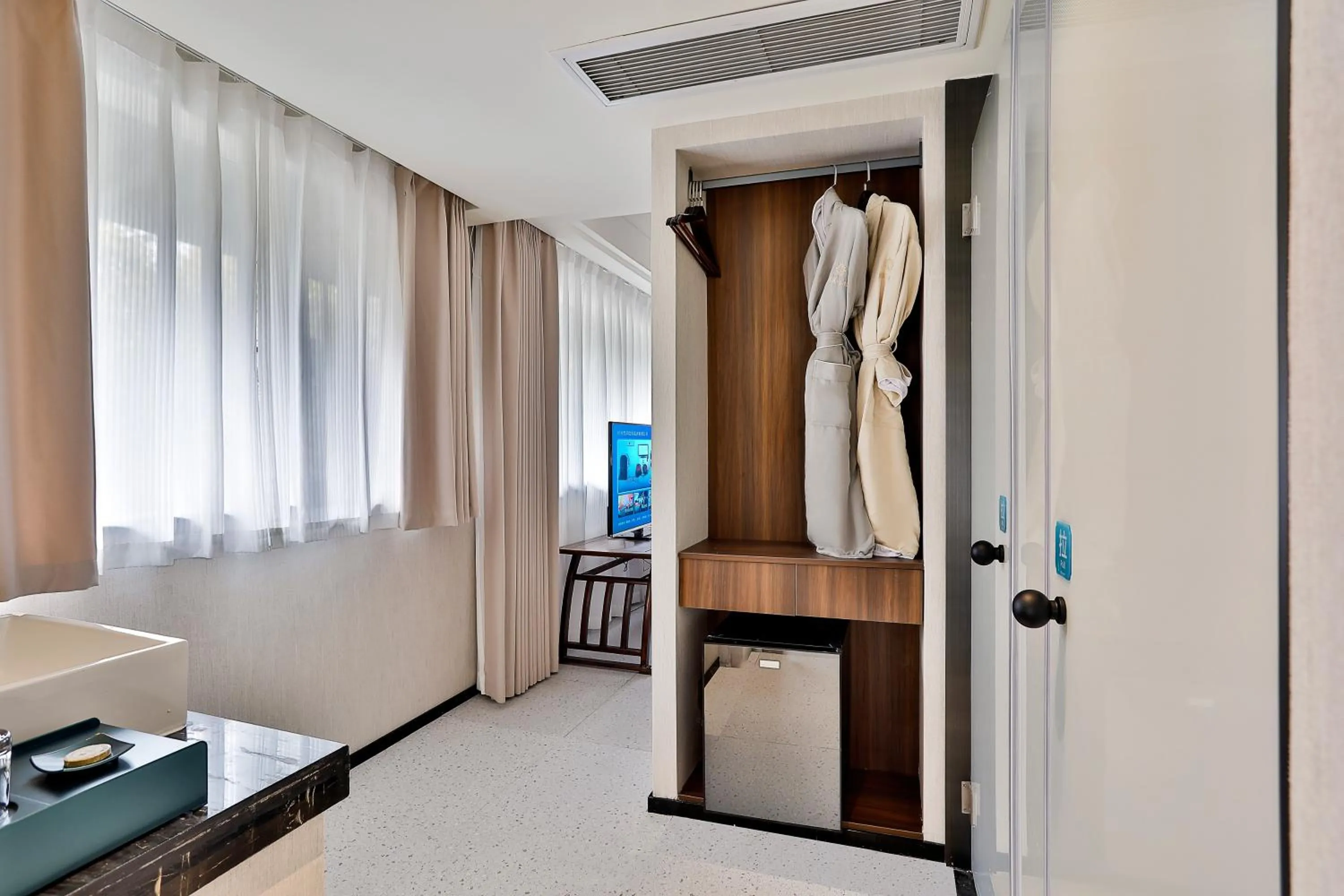 Bed in Yurong West Lake Cottage Resort Hotel Hangzhou