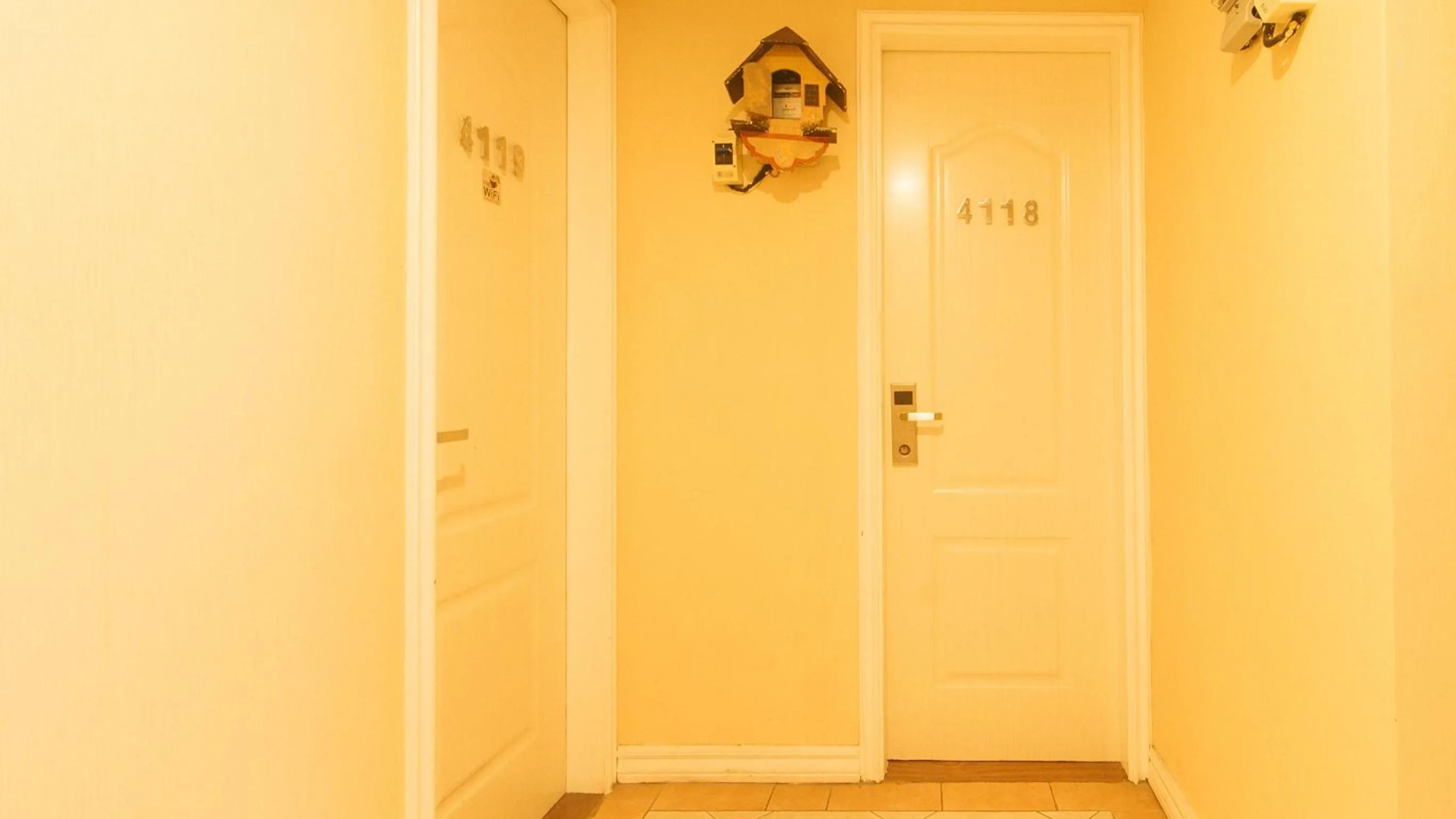 Area and facilities in RedDoorz at Emperor Manila Boutique Hotel