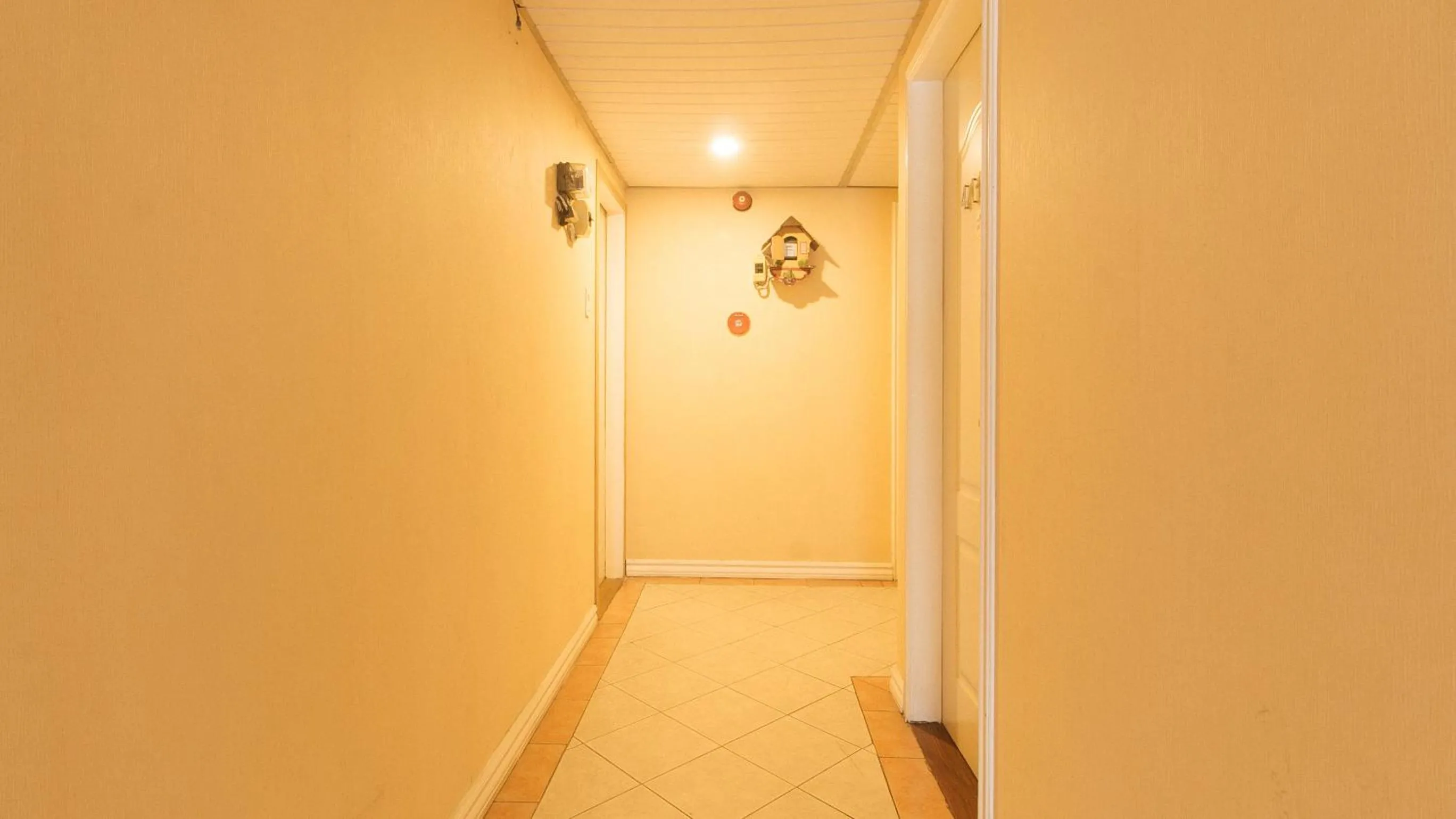 Area and facilities in RedDoorz at Emperor Manila Boutique Hotel