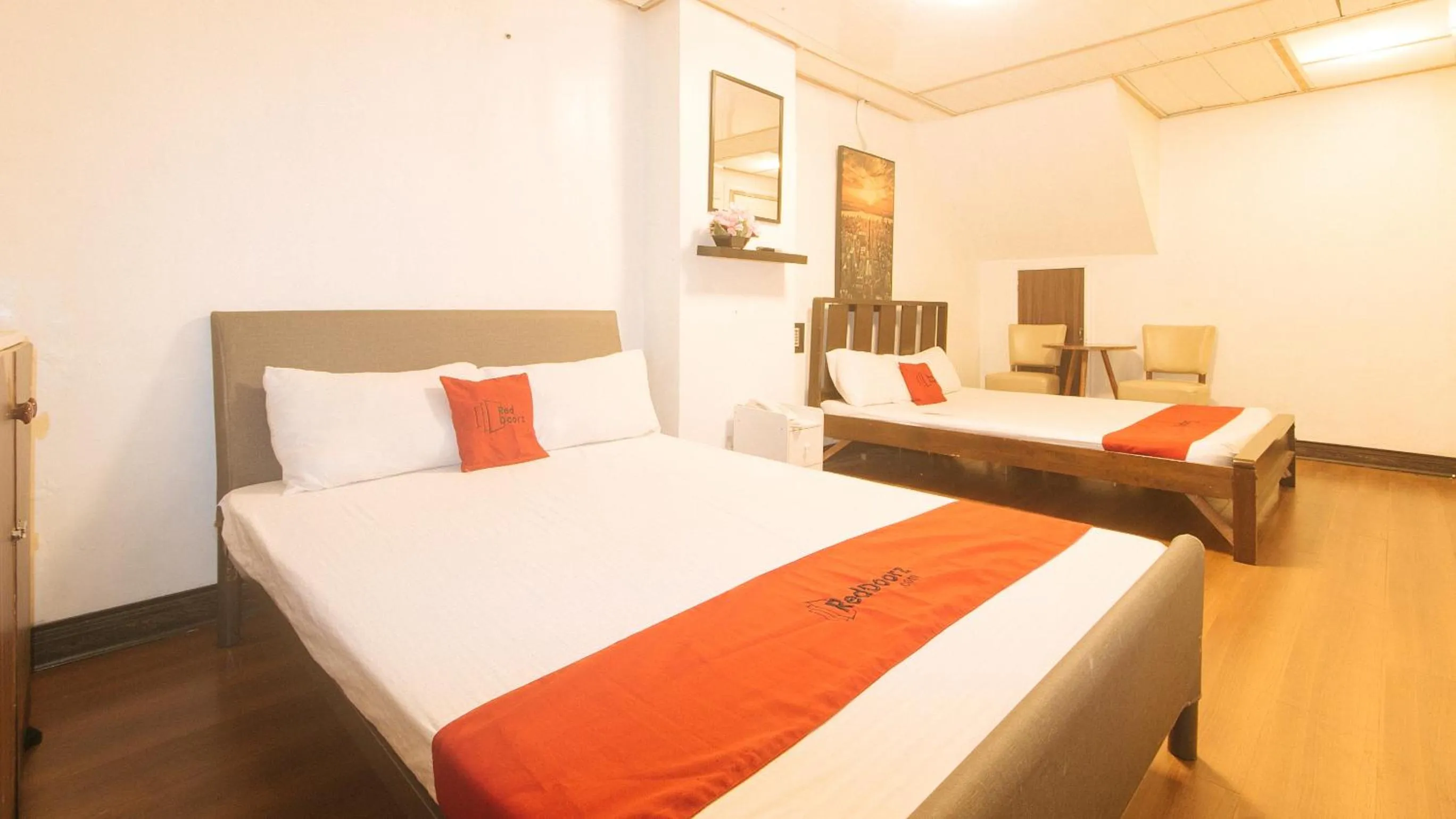 Photo of the whole room, Bed in RedDoorz at Emperor Manila Boutique Hotel