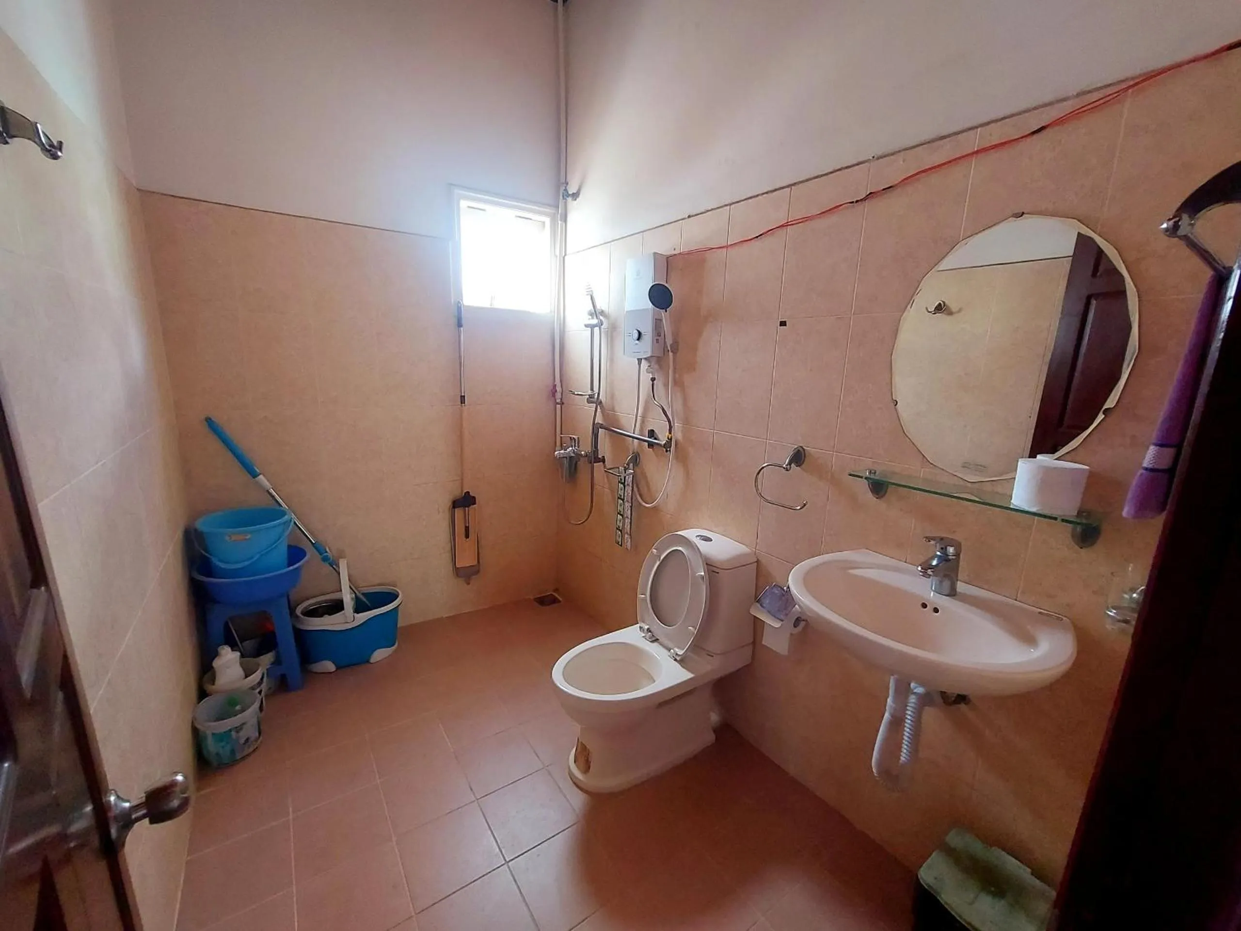 Bathroom in OYO 1244 H&k Villa